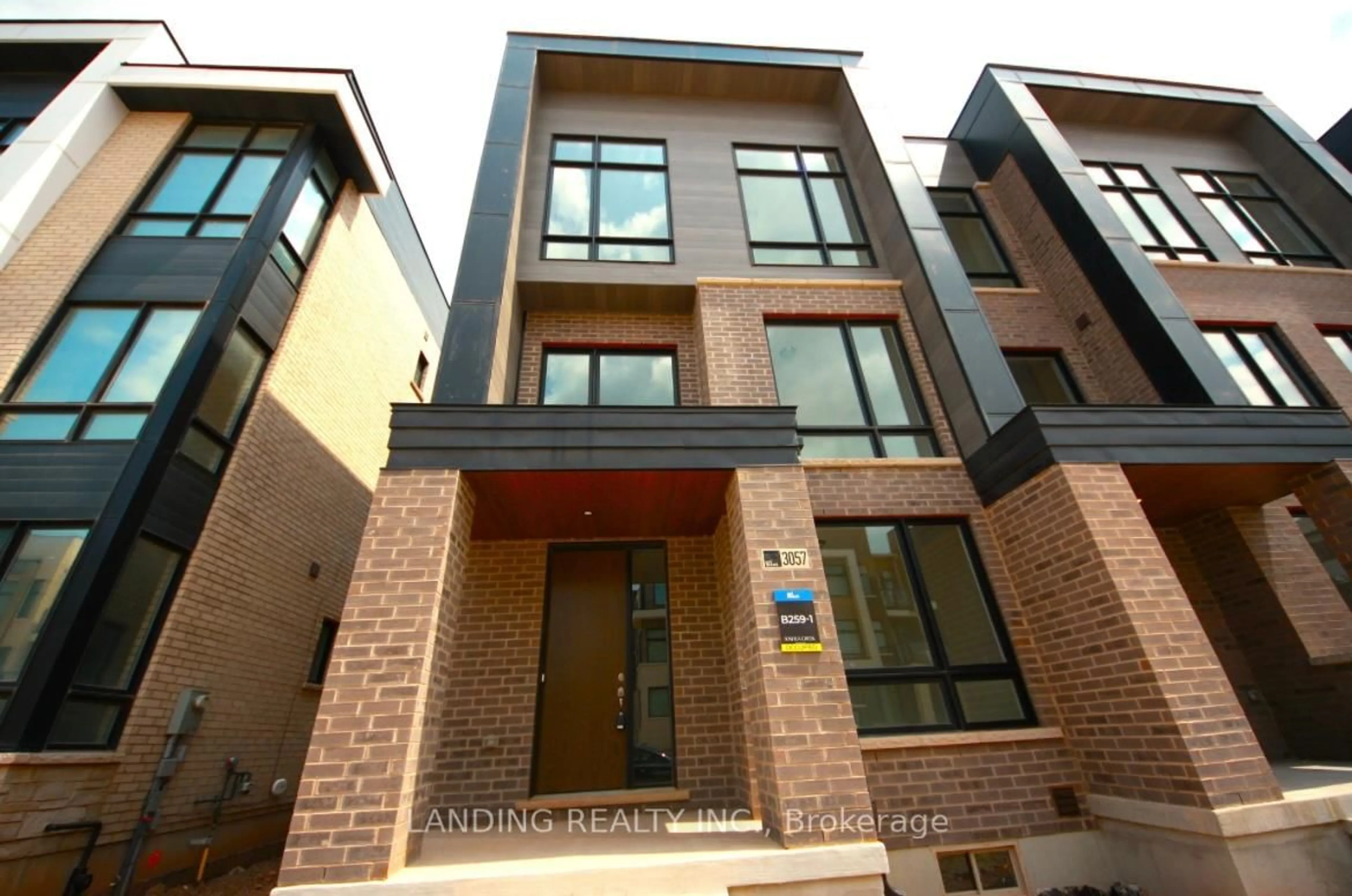 Home with brick exterior material, unknown for 3057 Welsman Gdns, Oakville Ontario L6H 7Z2