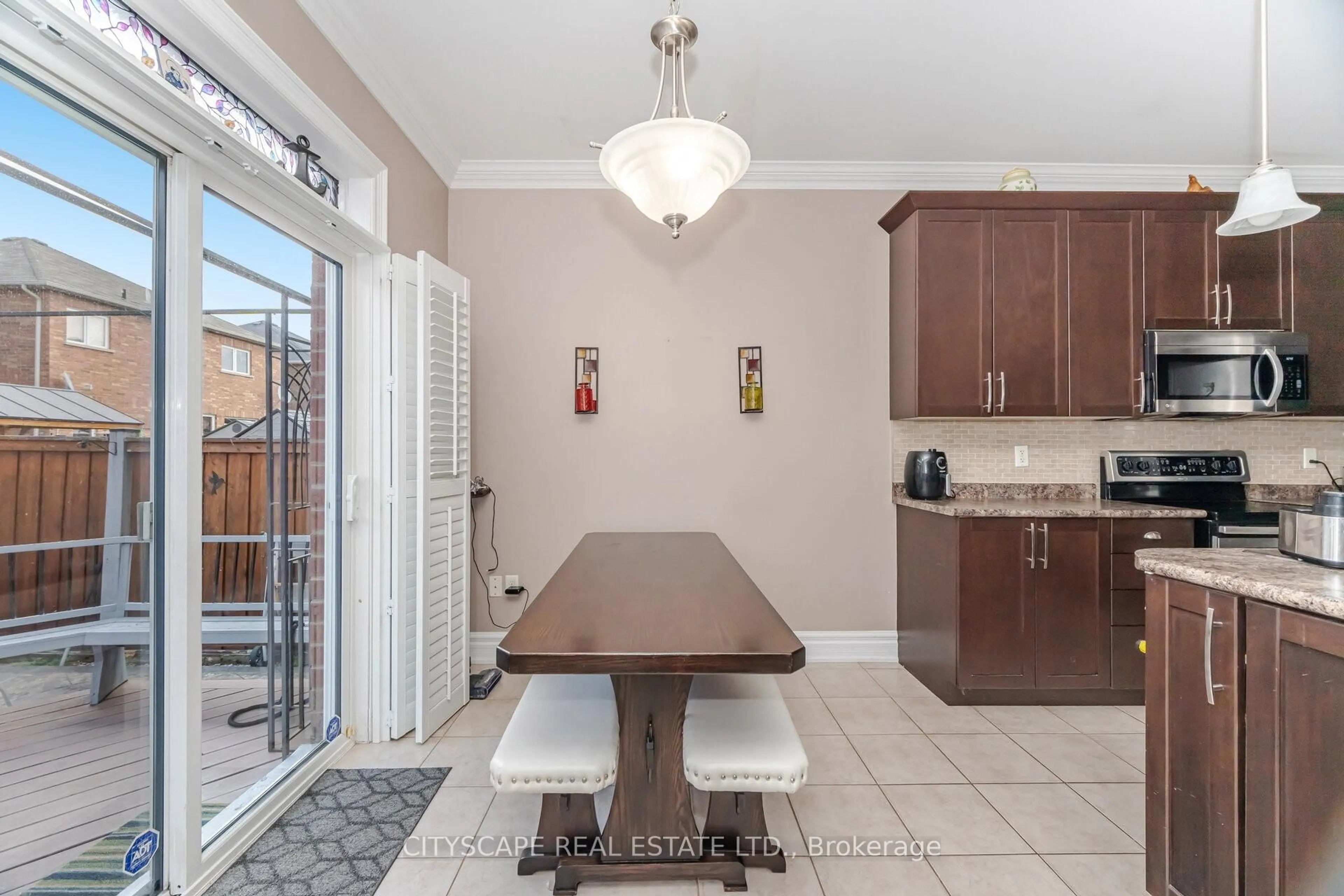Dining room, ceramic/tile floor for 19 Windflower Rd, Brampton Ontario L7A 0M1