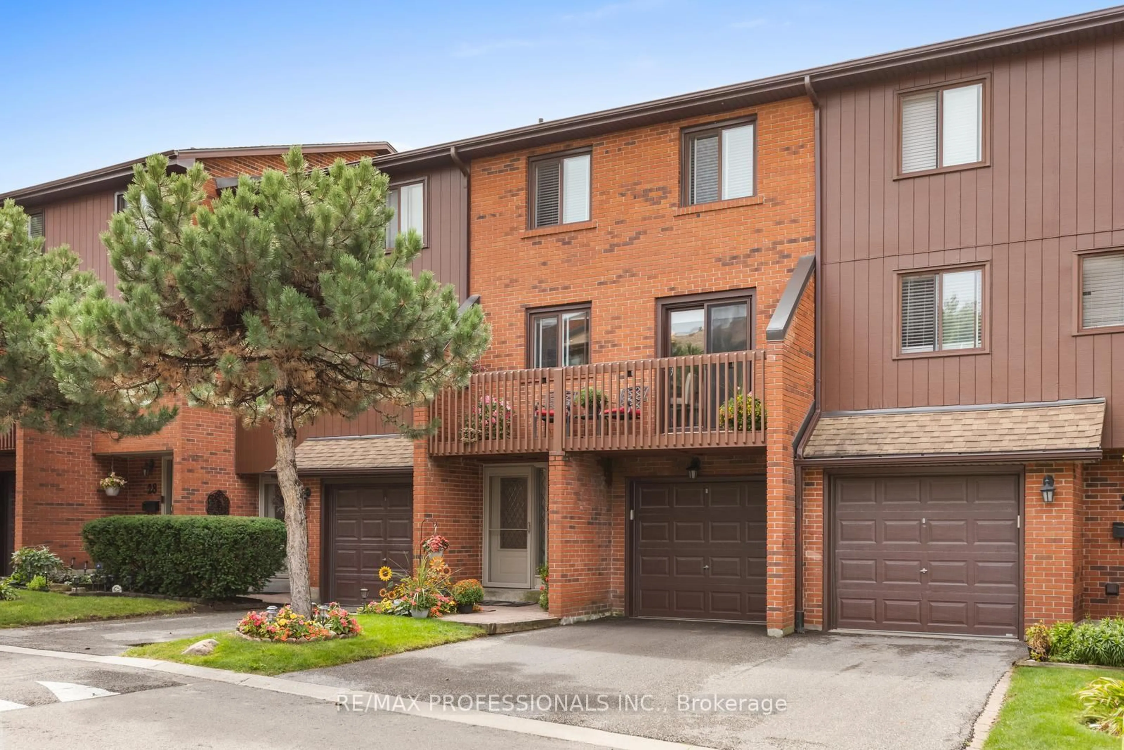 Home with brick exterior material, street for 4165 Fieldgate Dr #26, Mississauga Ontario L4W 2M9