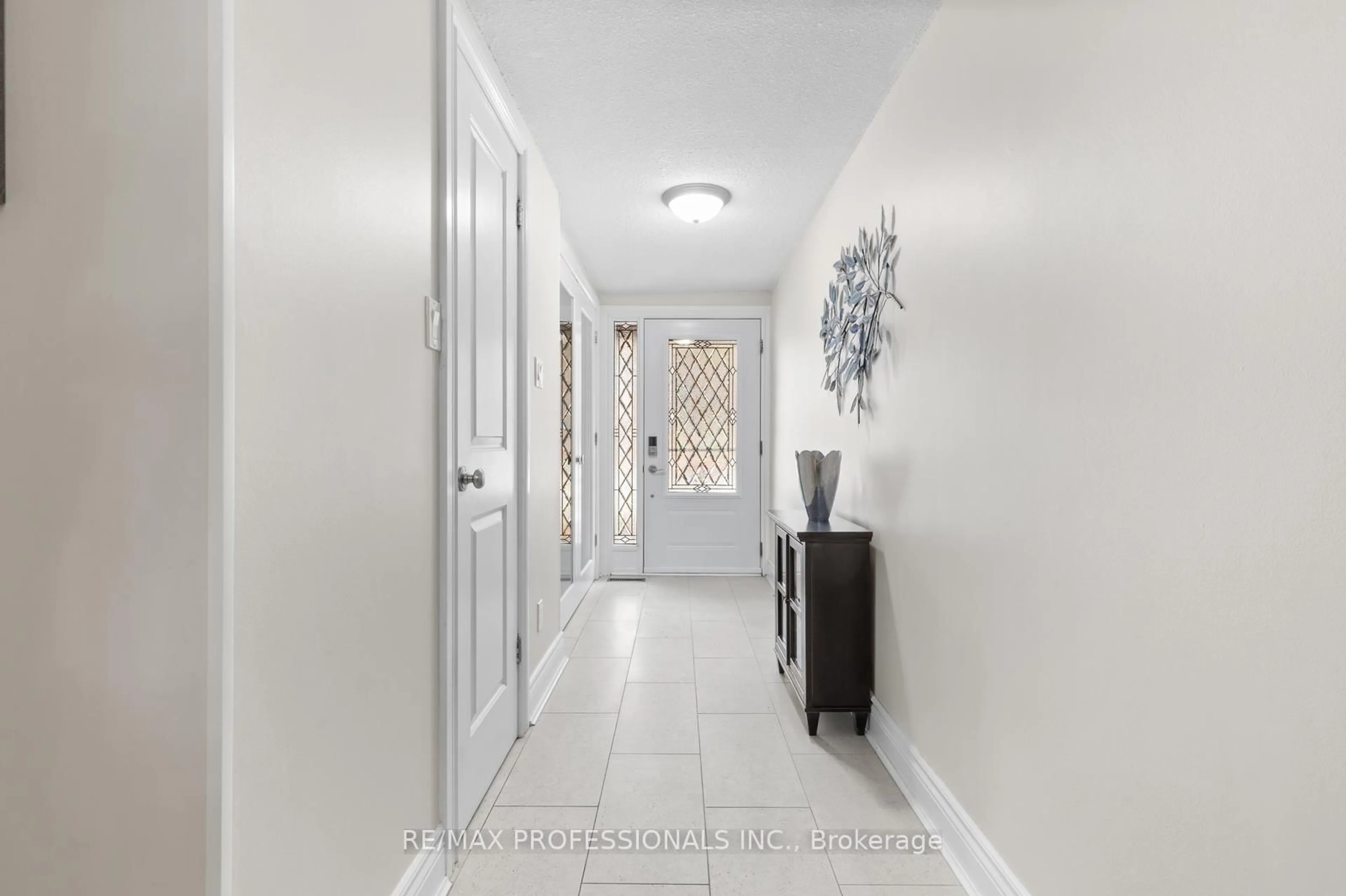 Indoor entryway for 4165 Fieldgate Dr #26, Mississauga Ontario L4W 2M9