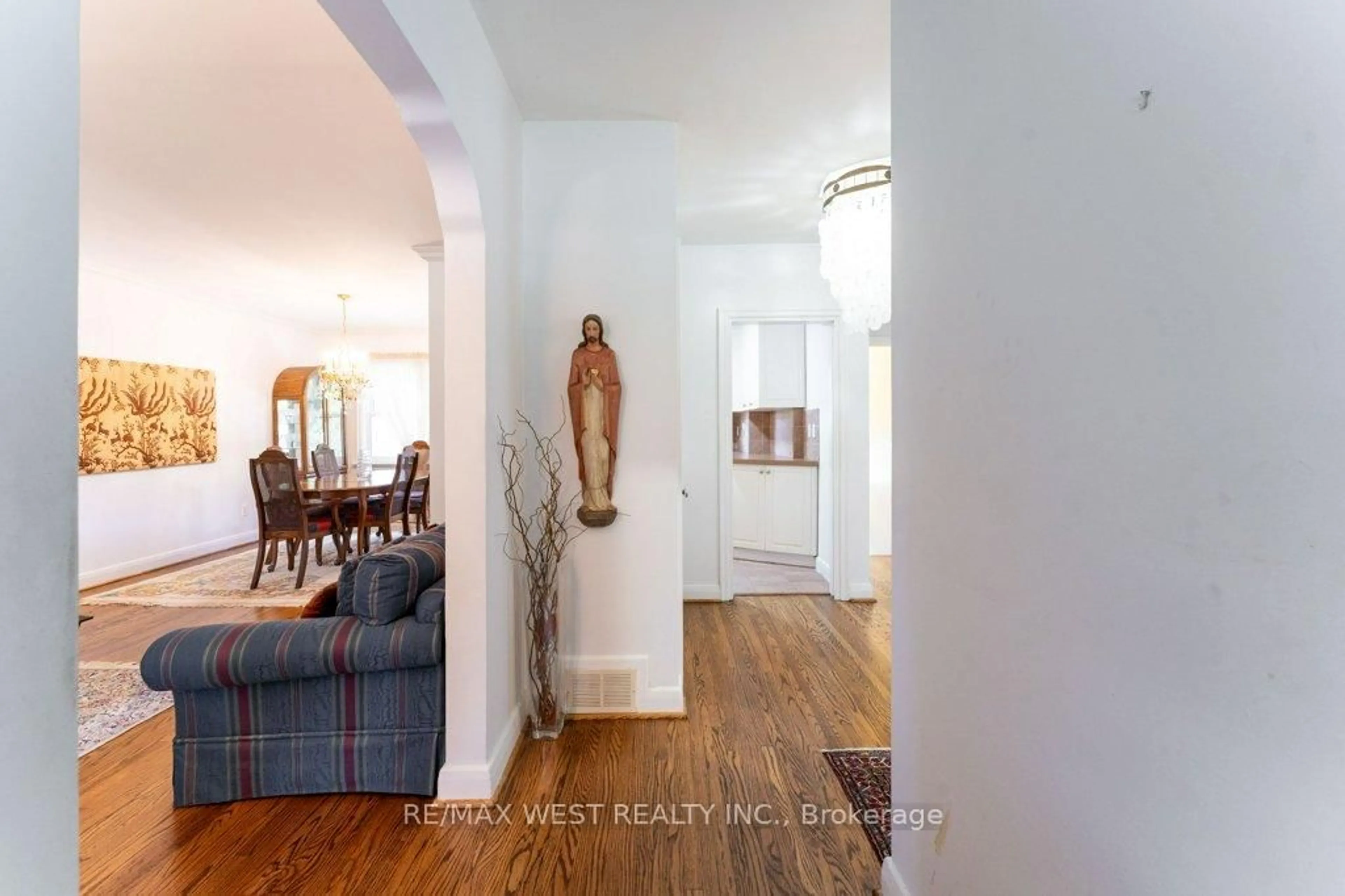 Indoor entryway for 216 Berry Rd, Toronto Ontario M8Y 1X4