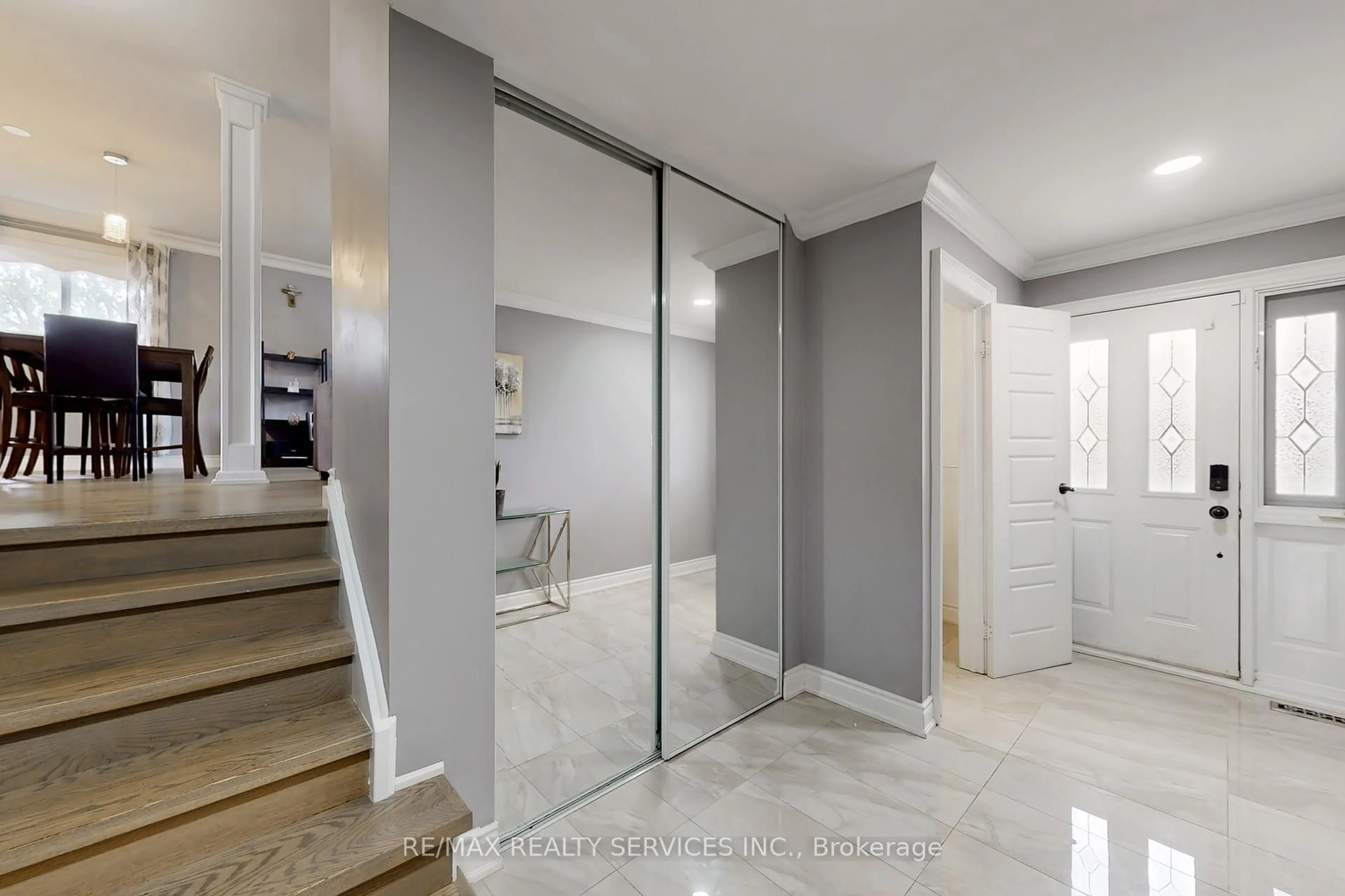 Contemporary bathroom, ceramic/tile floor for 53 Geneva Cres, Brampton Ontario L6S 1K7