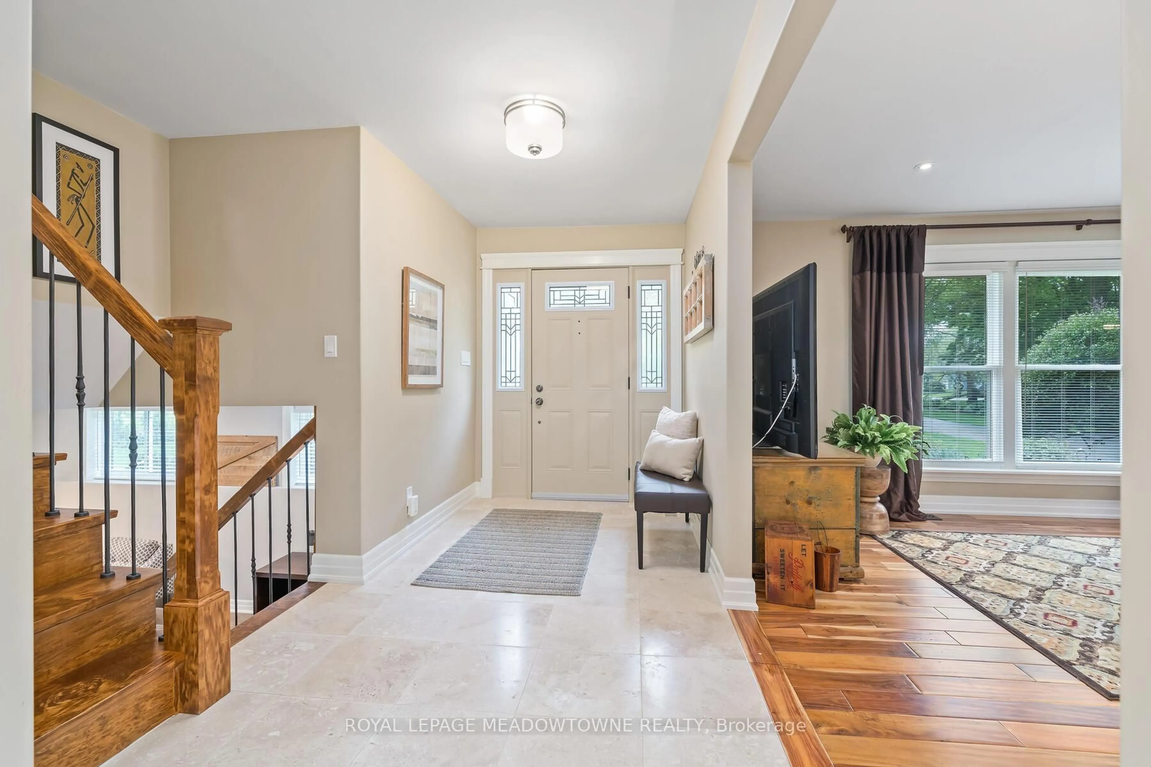 Indoor entryway for 13609 Sixth Line, Halton Hills Ontario L0P 1H0