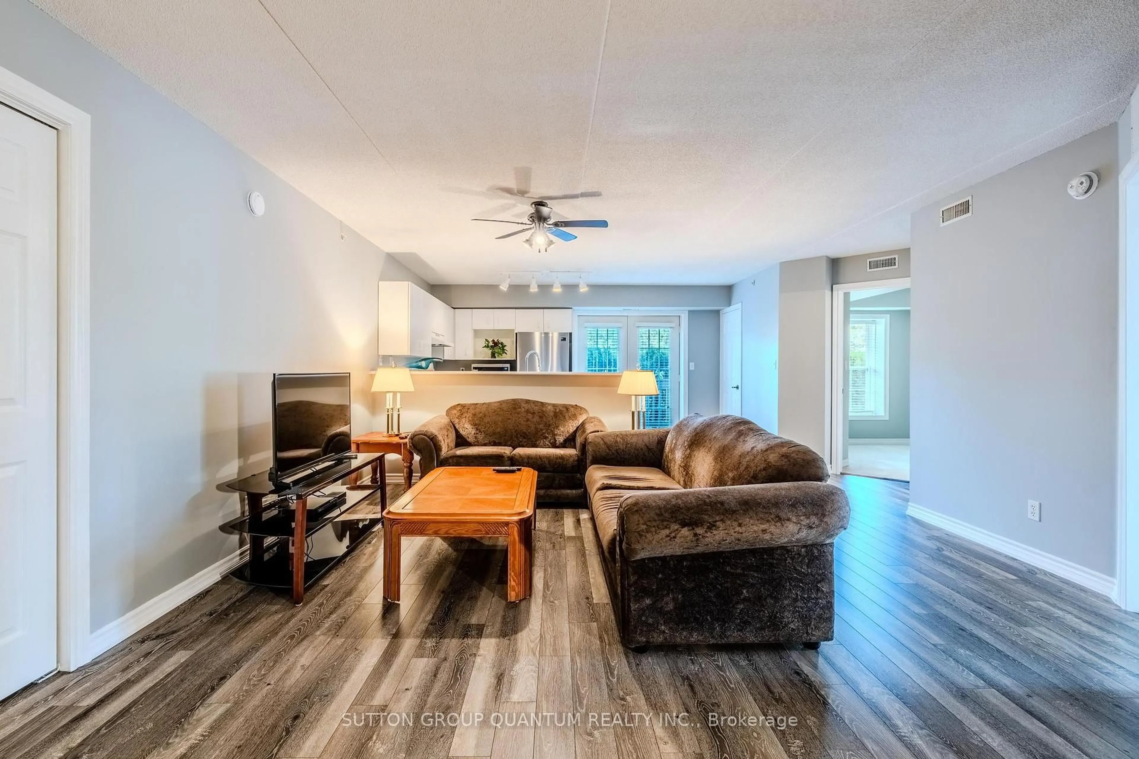 Living room with furniture, wood/laminate floor for 4013 Kilmer Dr #112, Burlington Ontario L7M 4M3