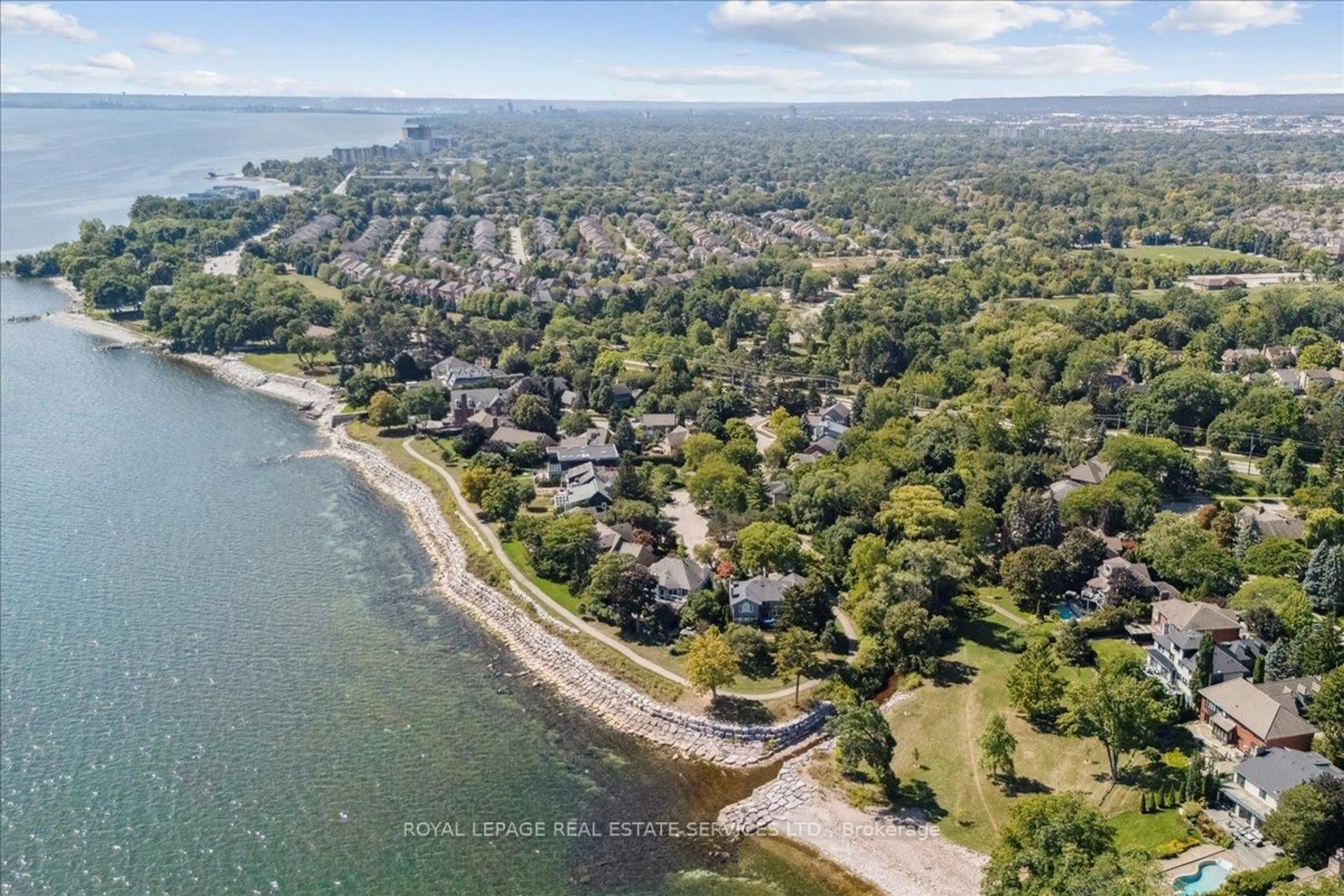 A pic from outside/outdoor area/front of a property/back of a property/a pic from drone, water/lake/river/ocean view for 3267 Shelburne Pl, Oakville Ontario L6L 5V8
