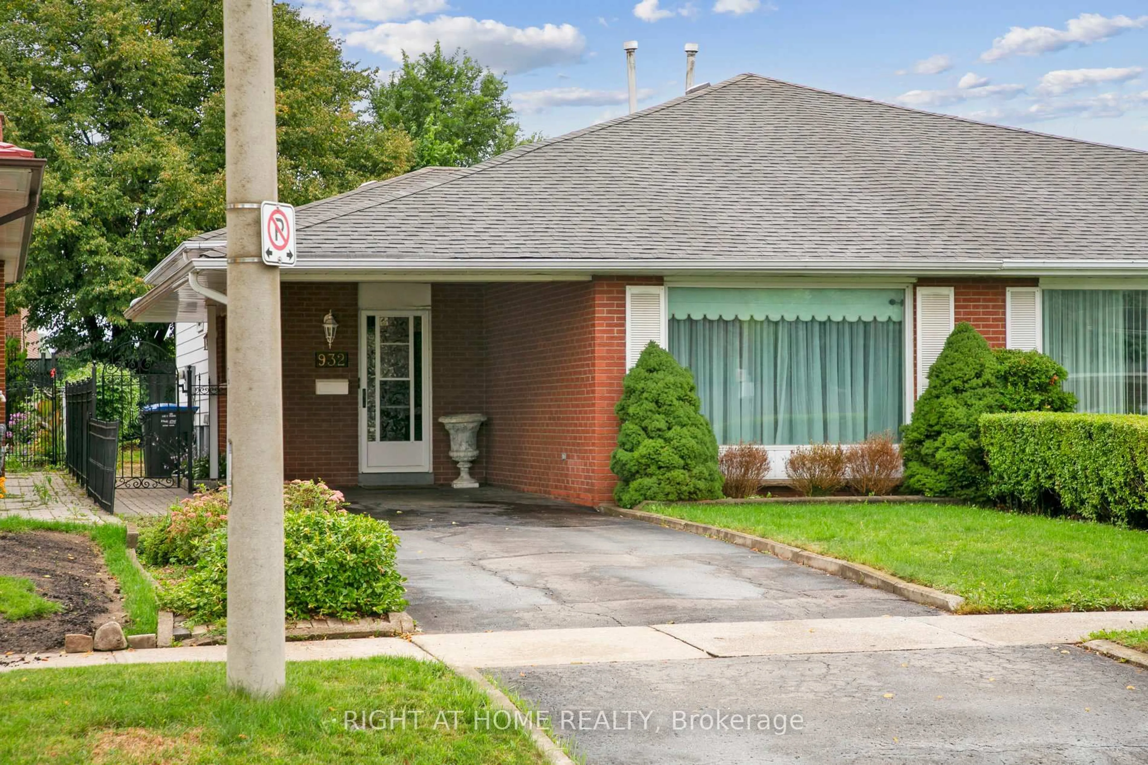 Unknown for 932 Flagship Dr, Mississauga Ontario L4Y 2J4