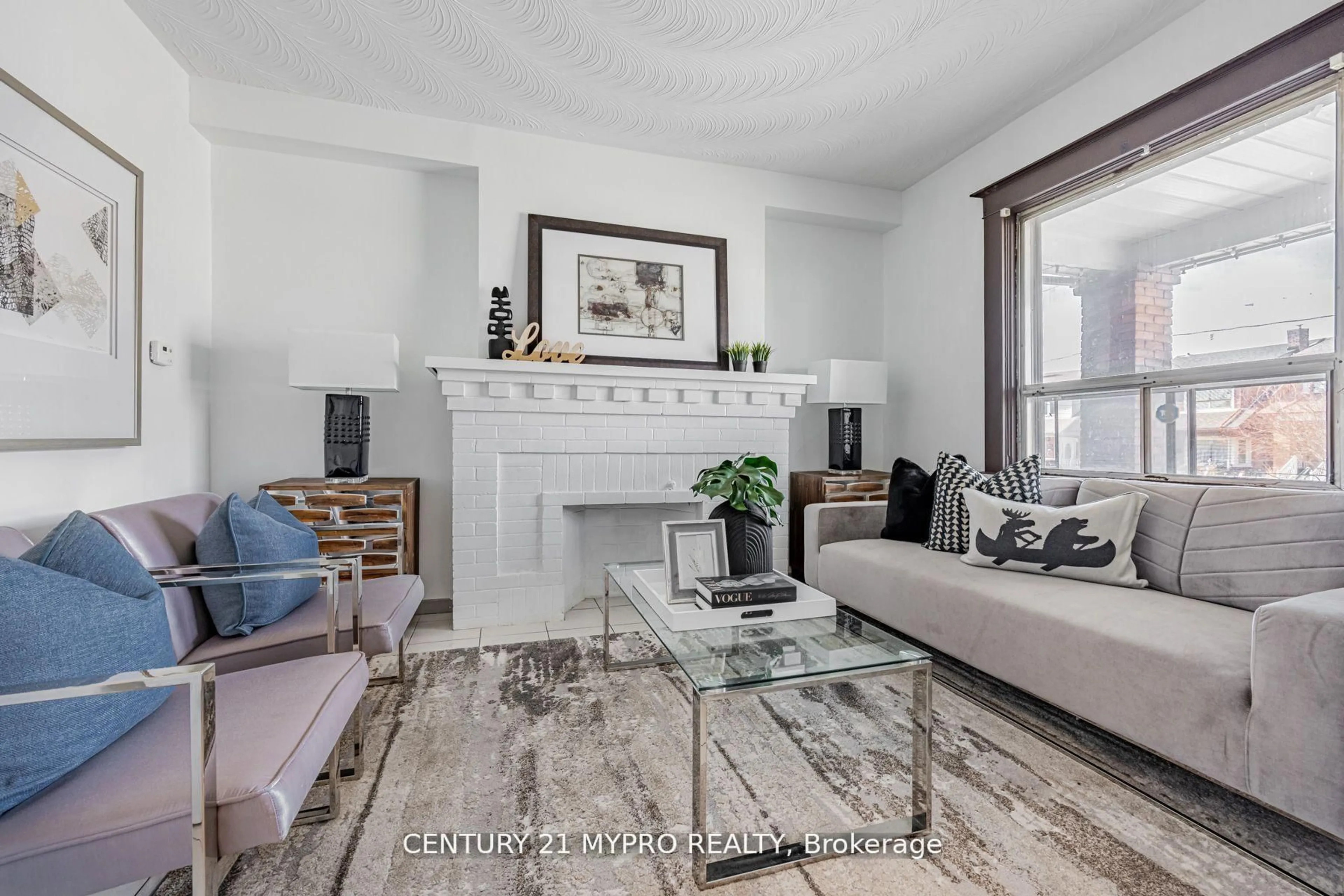 Living room with furniture, unknown for 1943 Dufferin St, Toronto Ontario M6E 3P8