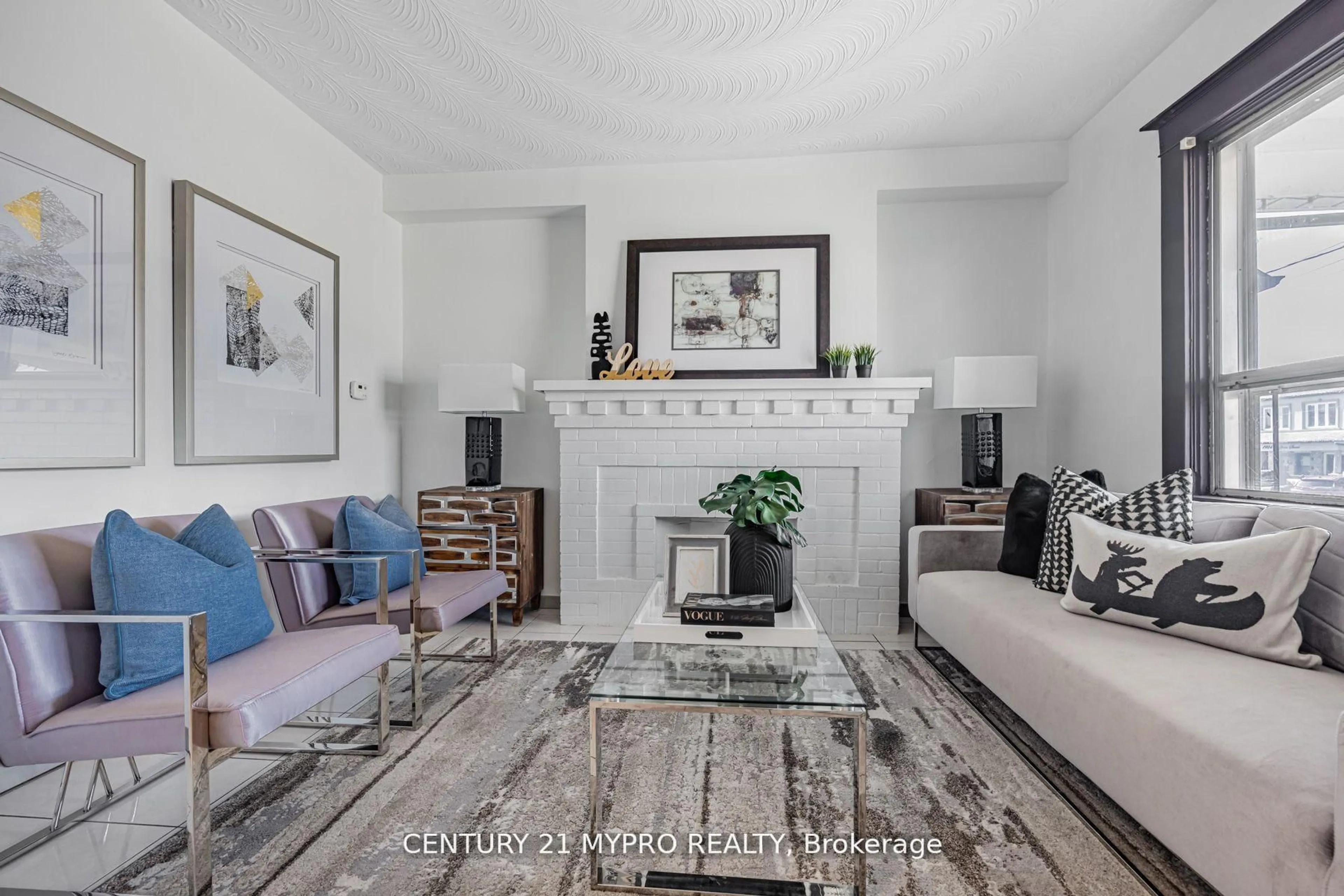 Living room with furniture, unknown for 1943 Dufferin St, Toronto Ontario M6E 3P8