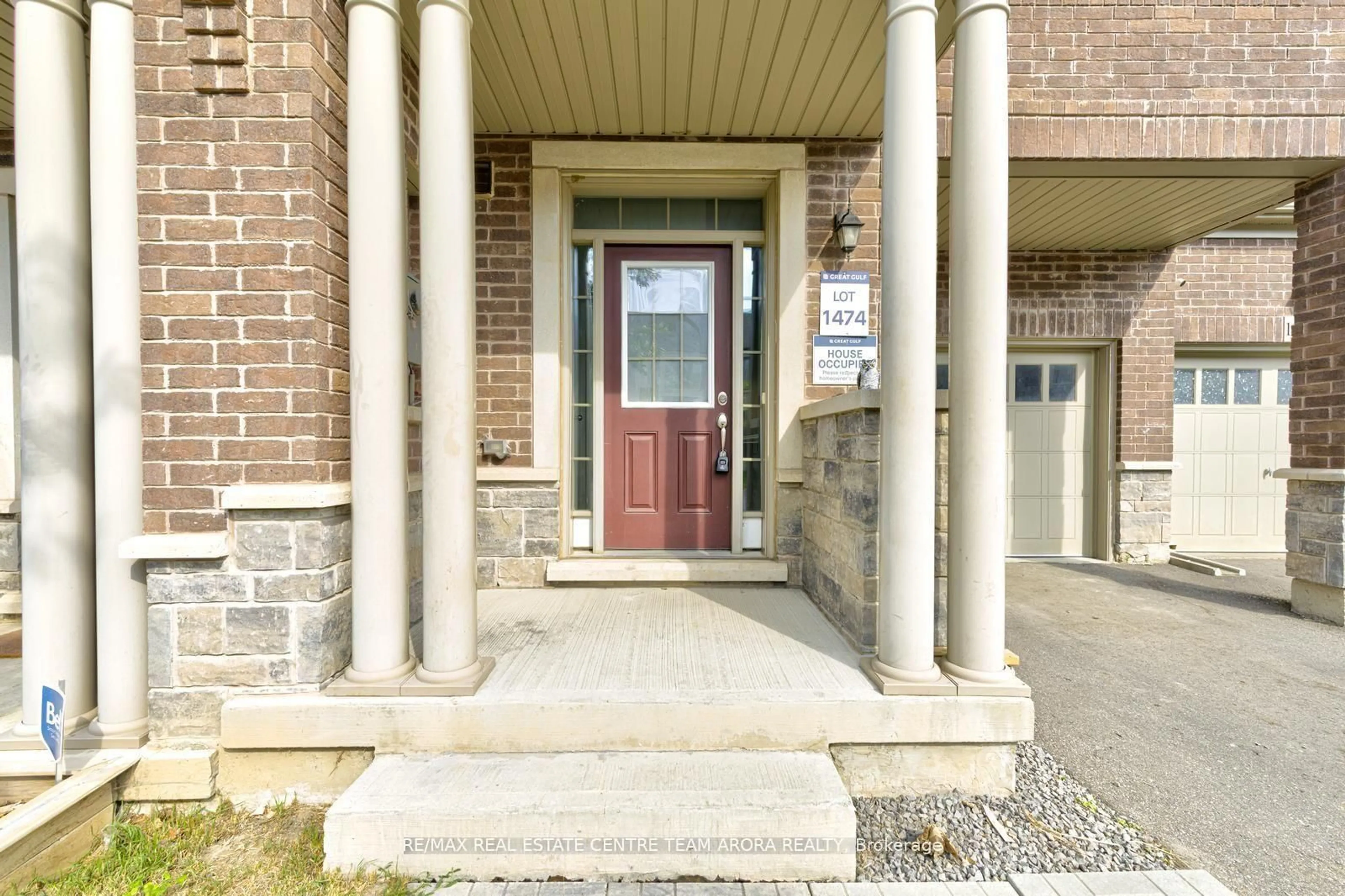 Indoor entryway for 1332 Restivo Lane, Milton Ontario L9E 1J9