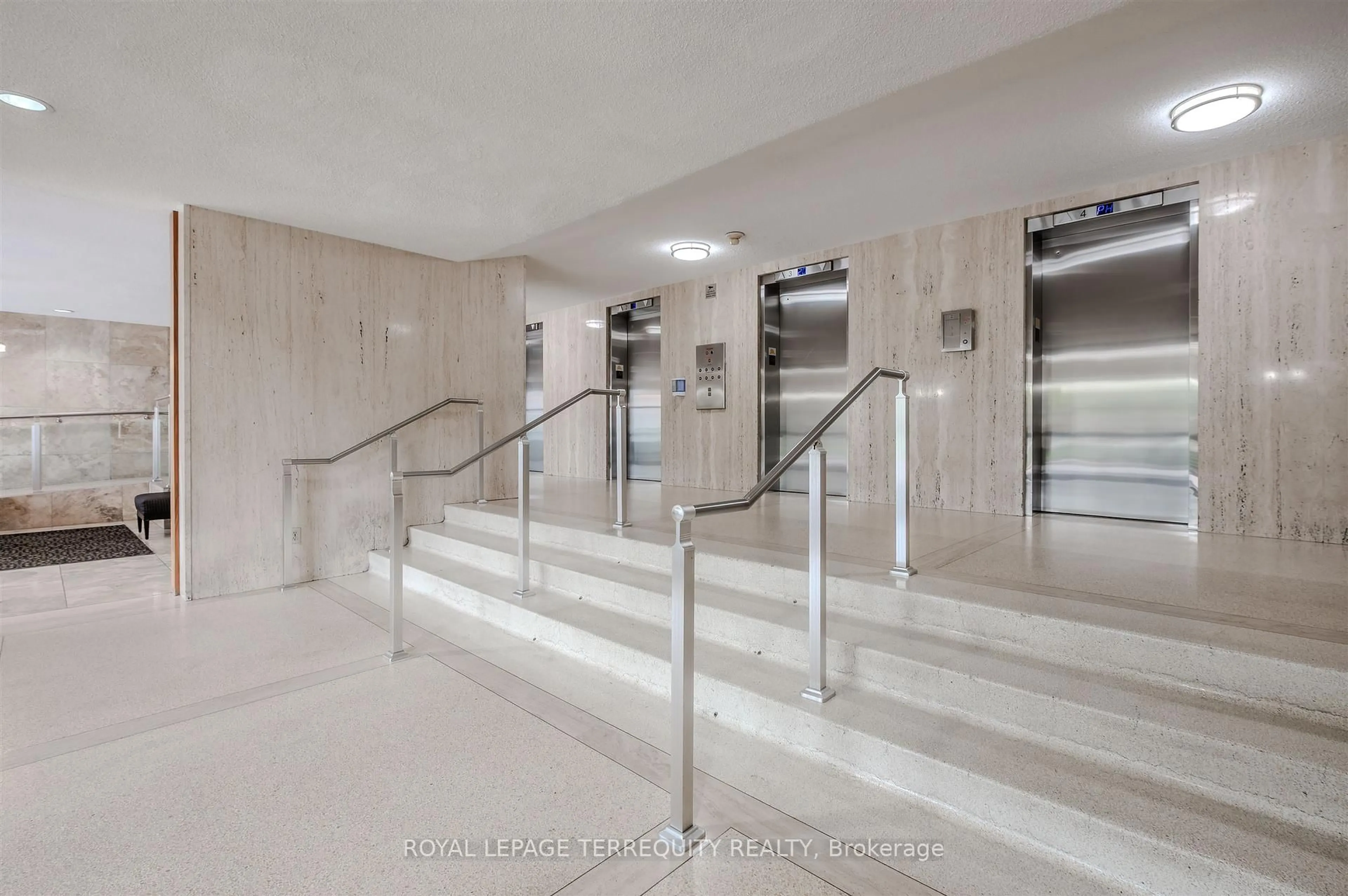 Indoor foyer for 155 Marlee Ave #2201, Toronto Ontario M6B 4B5