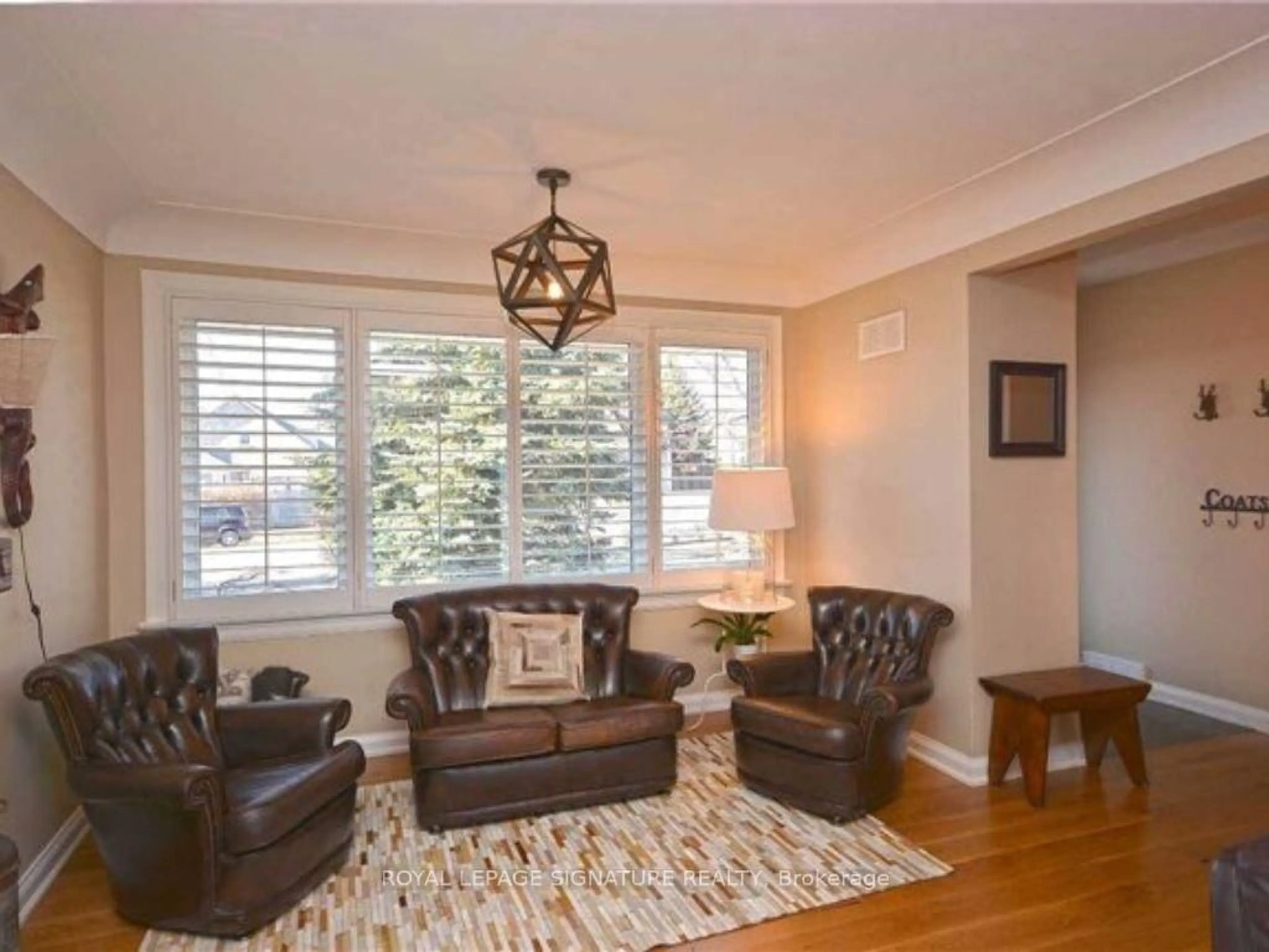 Living room with furniture, wood/laminate floor for 45 Crescent Rd, Oakville Ontario L6K 1W3