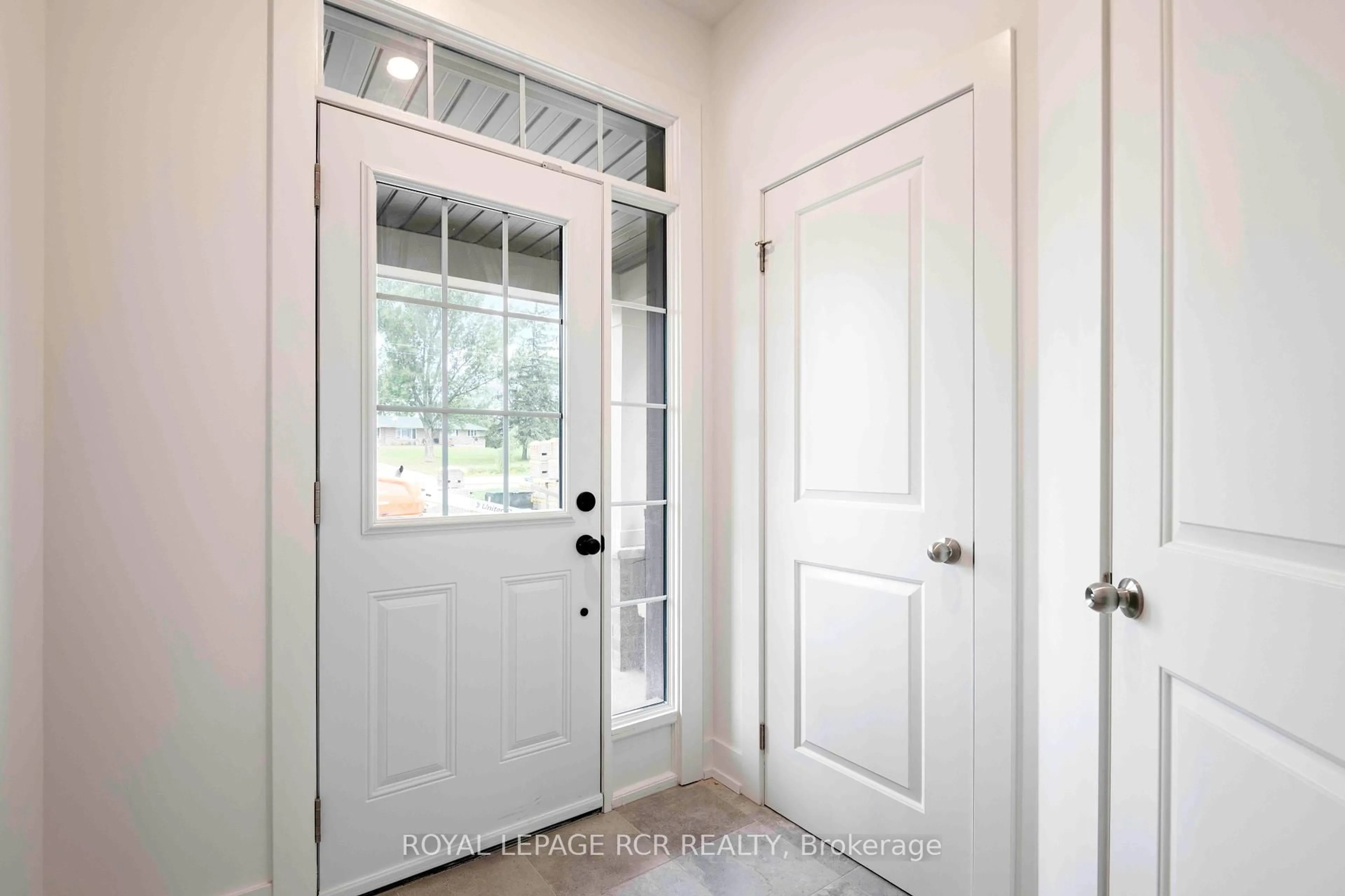 Indoor entryway for 690 Broadway #28, Orangeville Ontario L9W 5C8