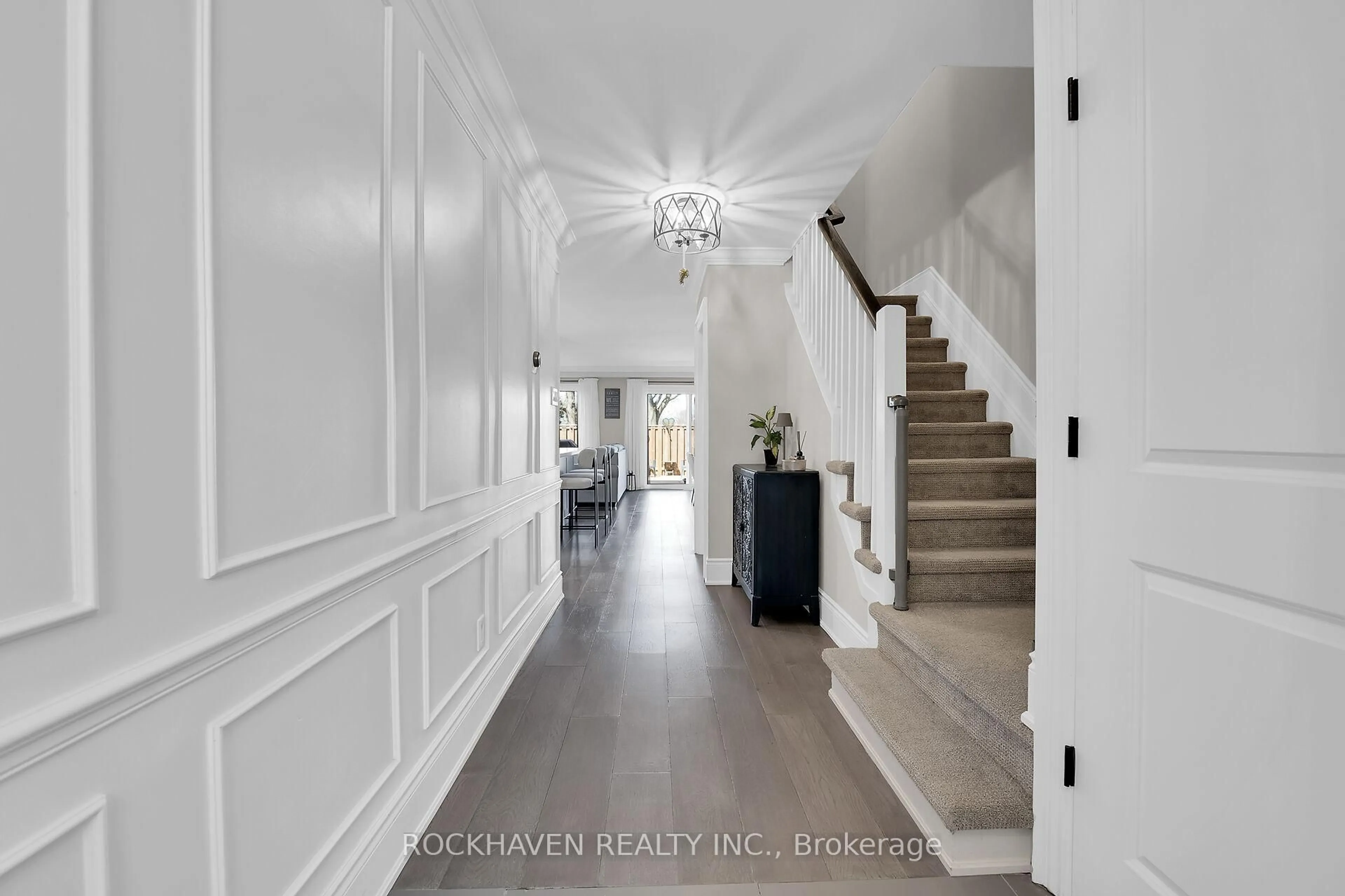Indoor entryway for 4201 Longmoor Dr #2, Burlington Ontario L7L 5J9