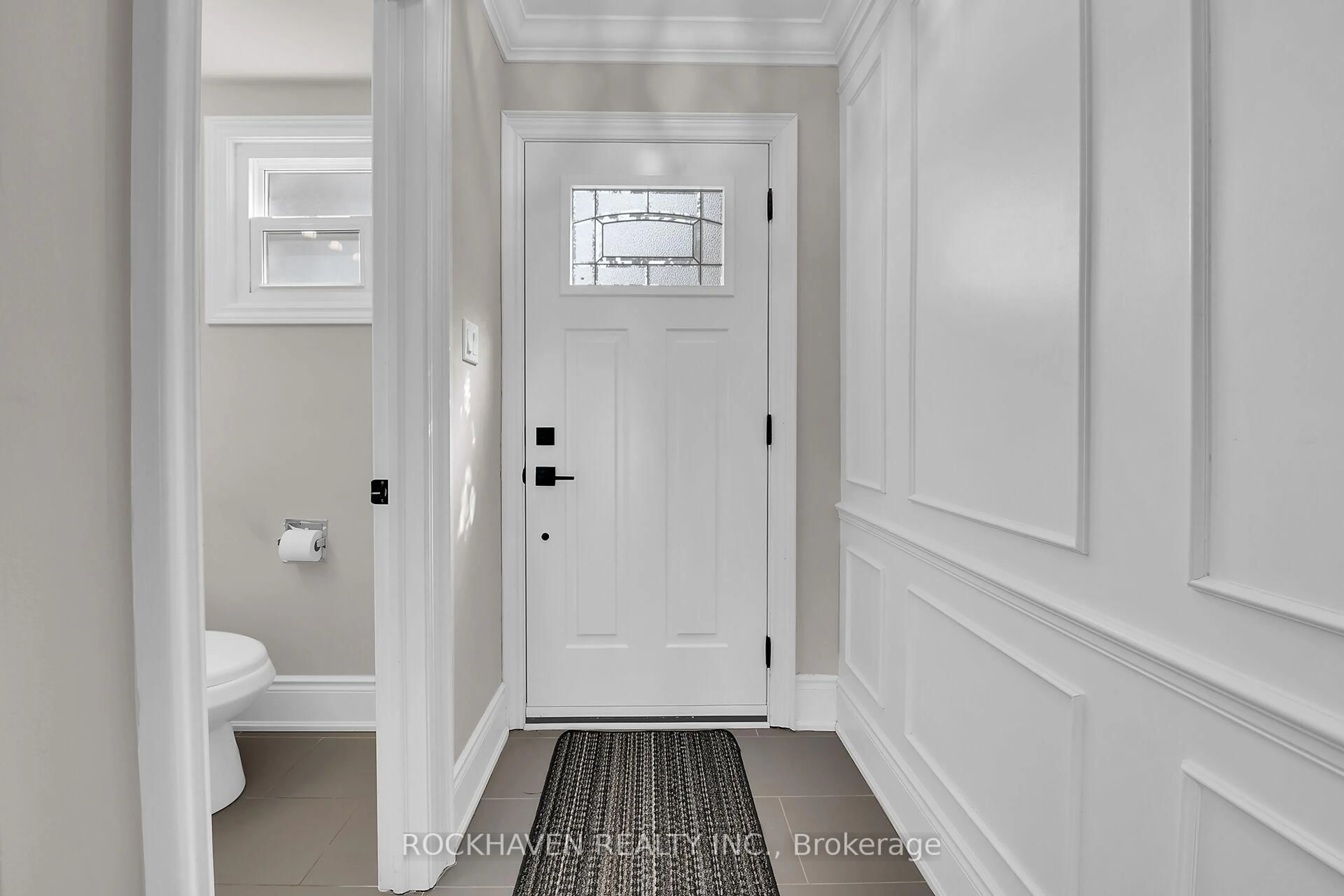 Indoor entryway for 4201 Longmoor Dr #2, Burlington Ontario L7L 5J9