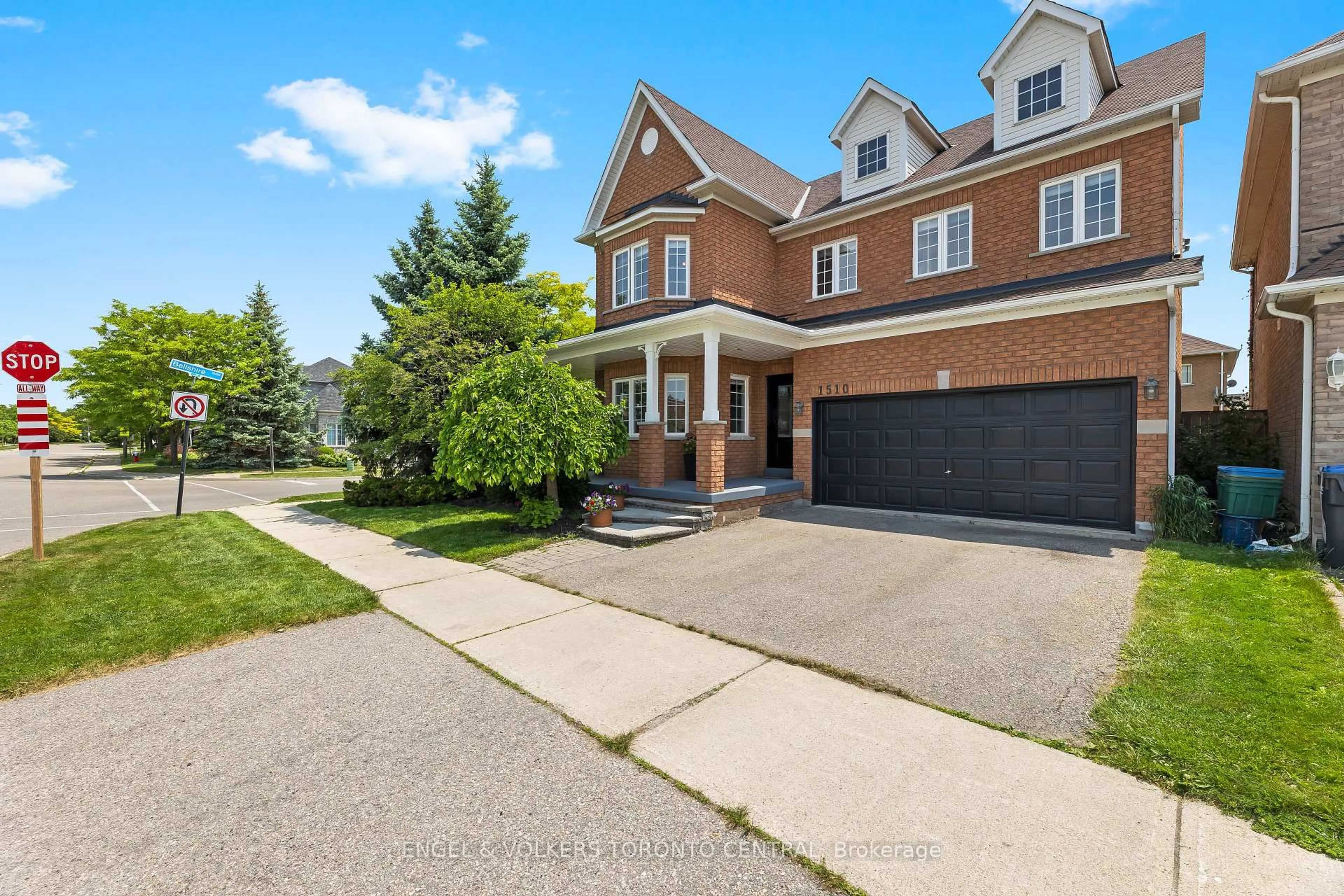 Unknown for 1510 Samuelson Circ, Mississauga Ontario L5N 8A2
