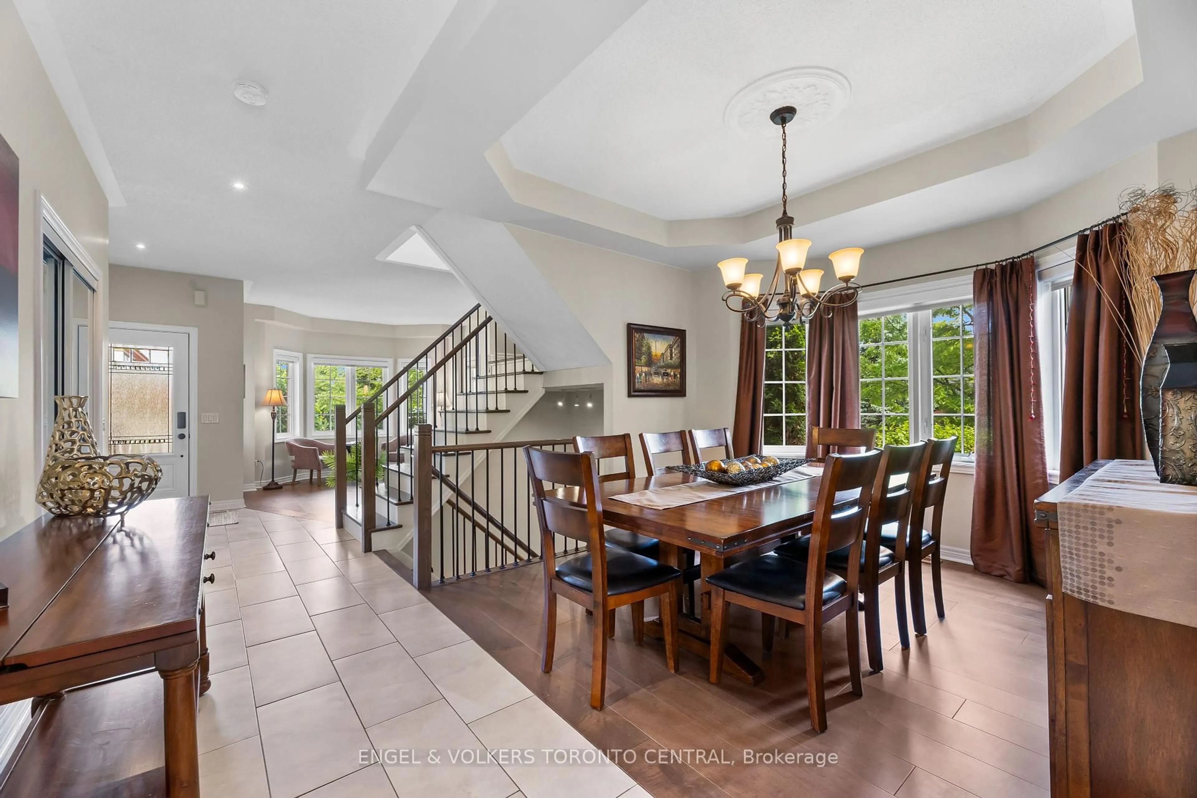 Dining room, ceramic/tile floor for 1510 Samuelson Circ, Mississauga Ontario L5N 8A2