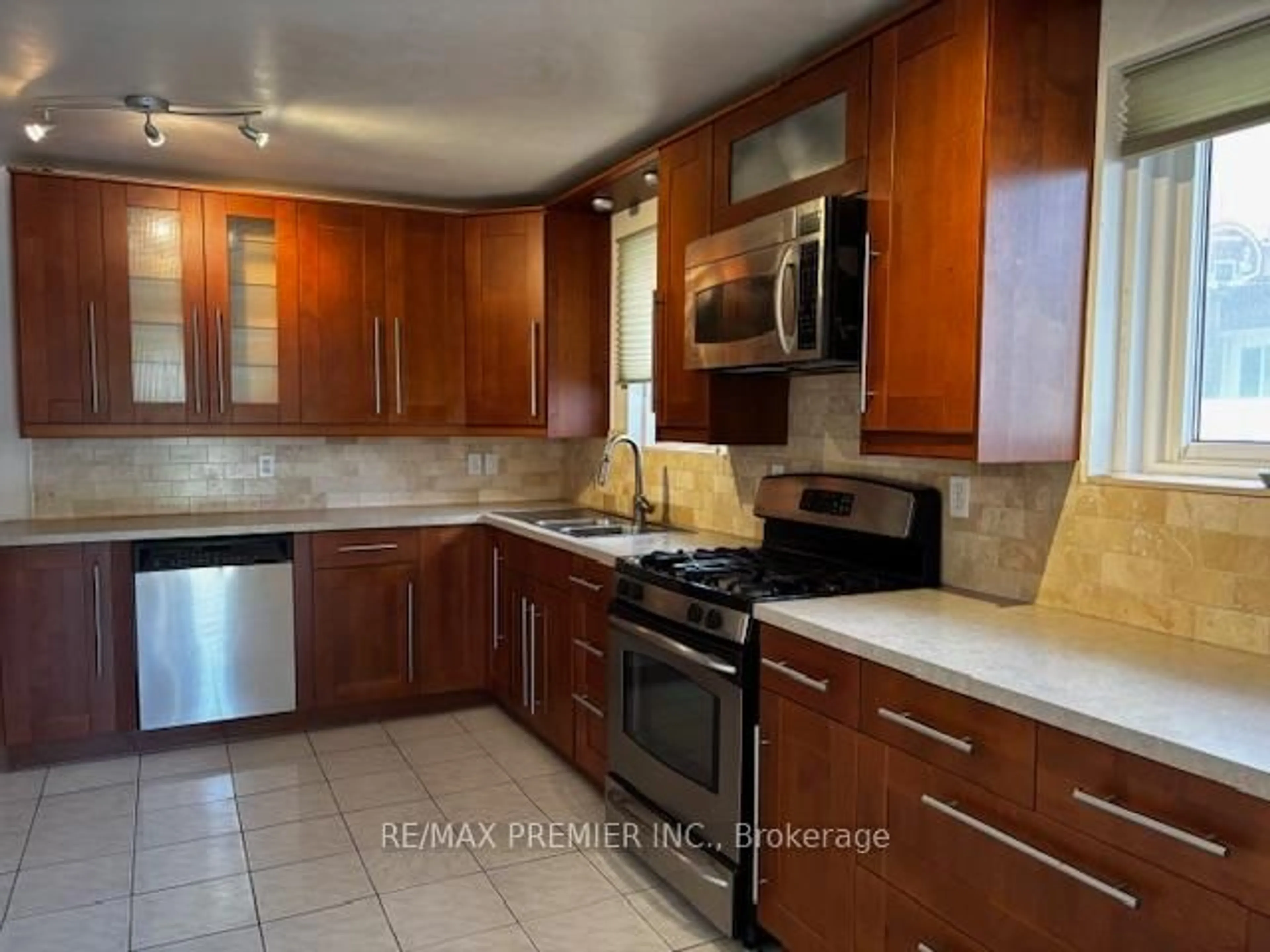 Standard kitchen, ceramic/tile floor for 14 Madron Cres, Toronto Ontario M3J 1H9