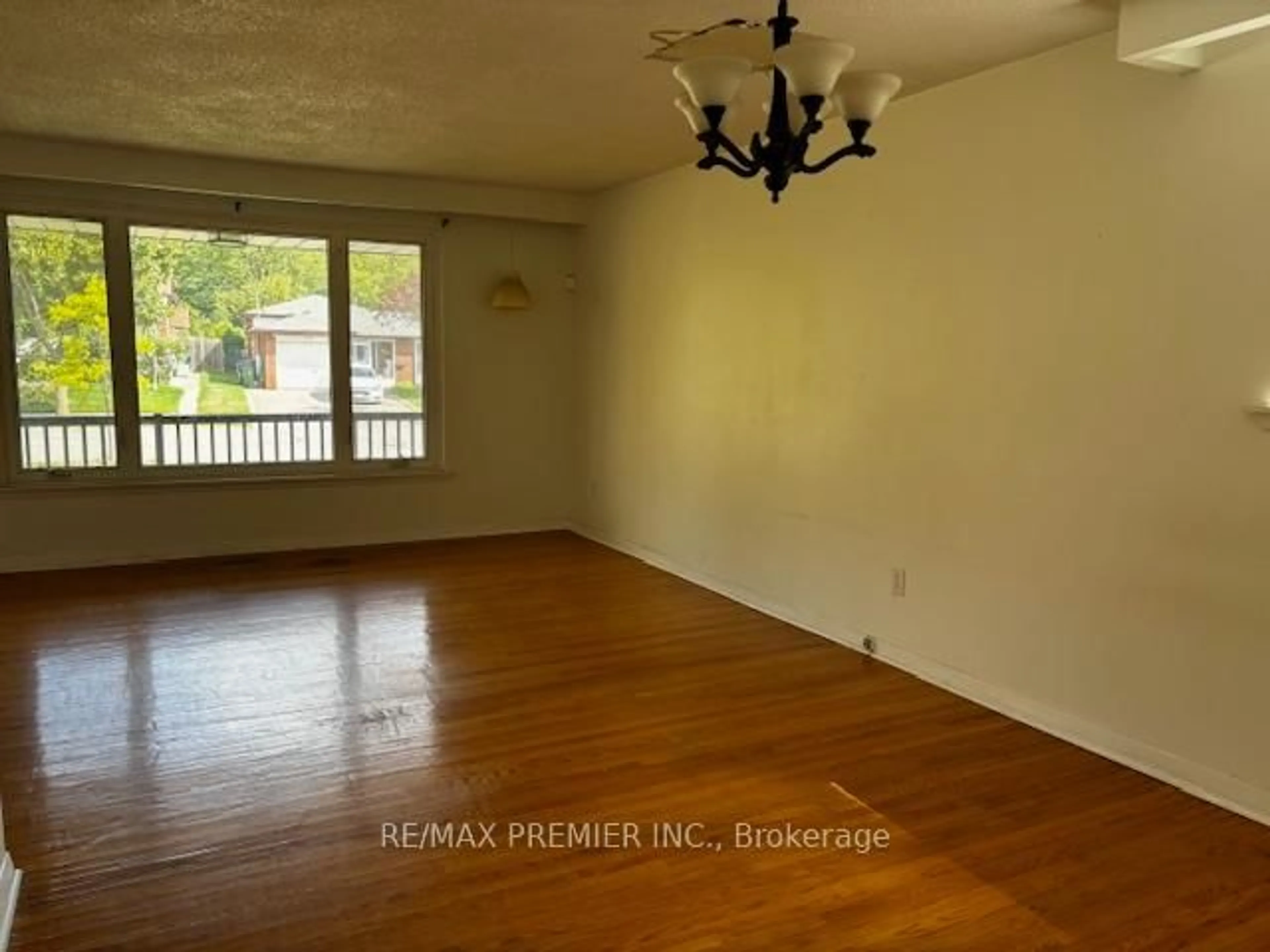 A pic of a room for 14 Madron Cres, Toronto Ontario M3J 1H9