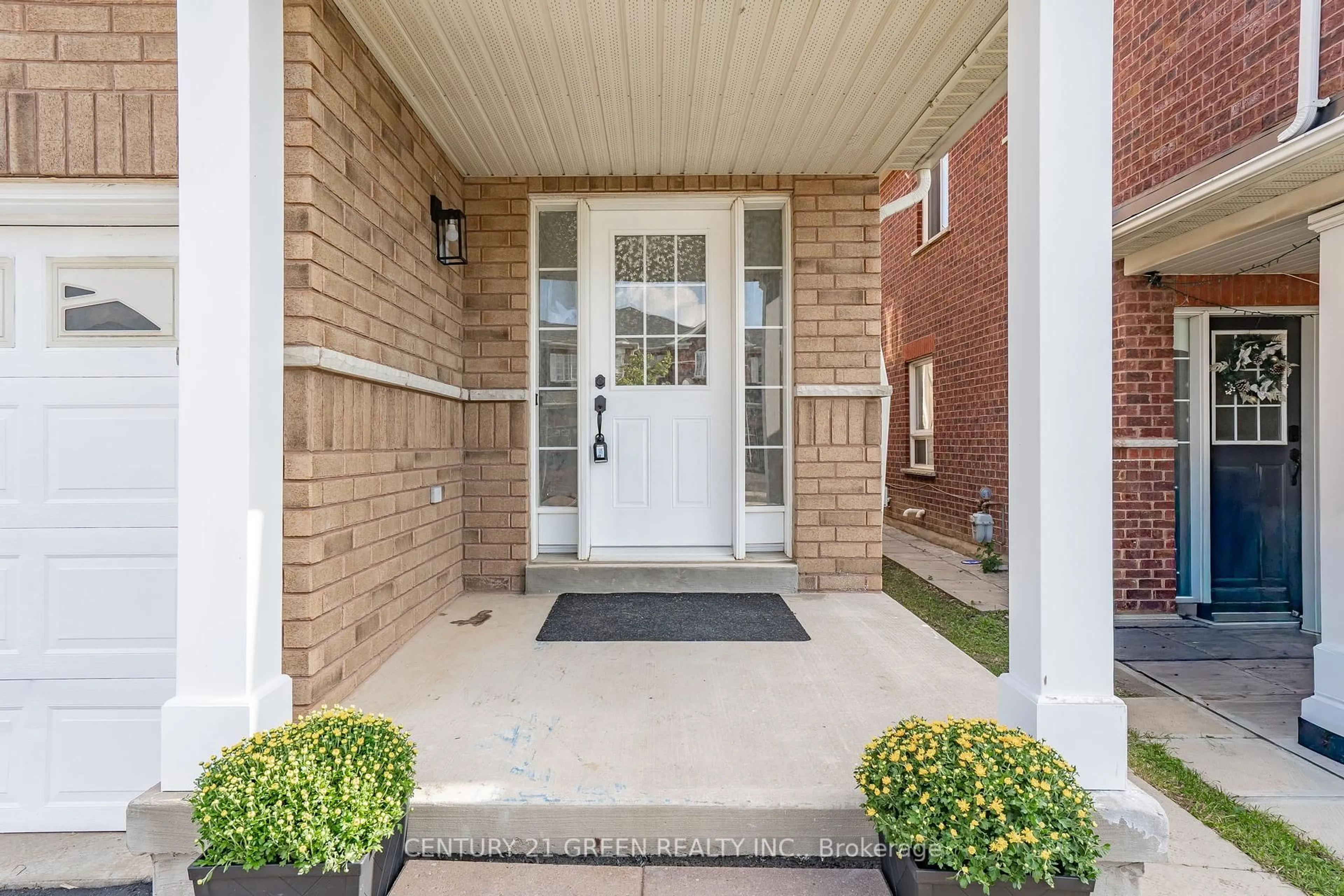 Indoor entryway for 21 Galtee Rd, Brampton Ontario L6X 0J5