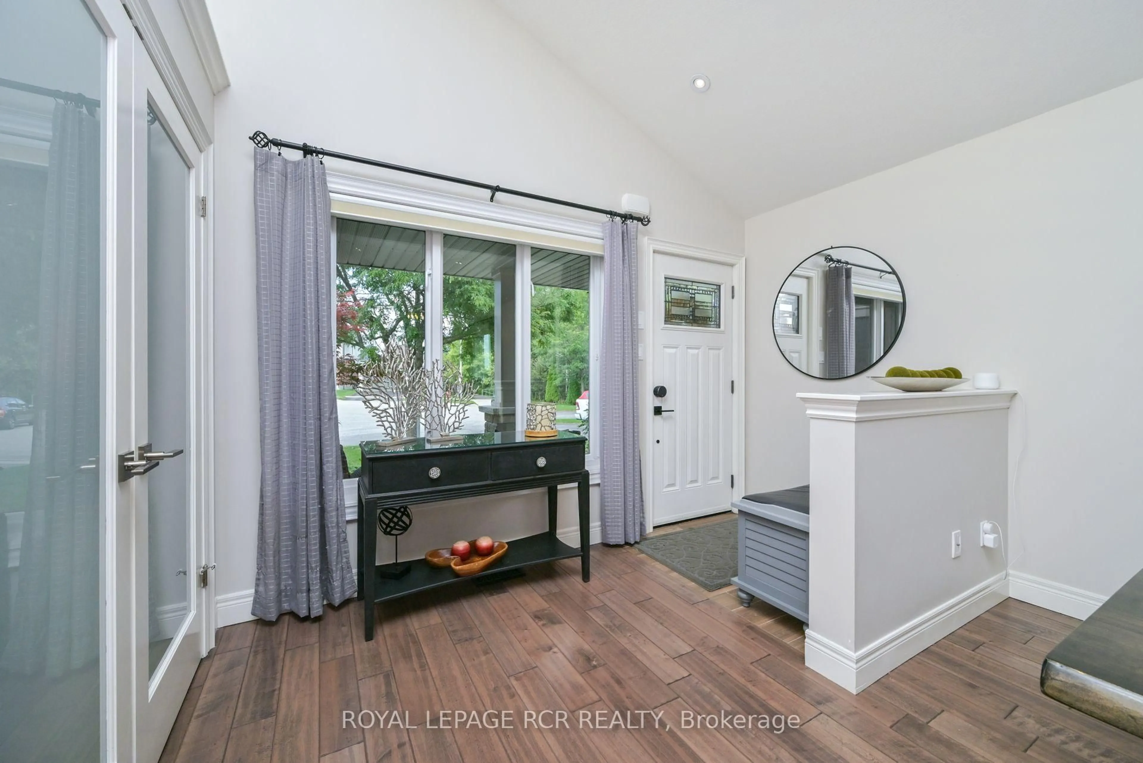 Indoor entryway for 16 Maude Crt, Orangeville Ontario L9W 0A3