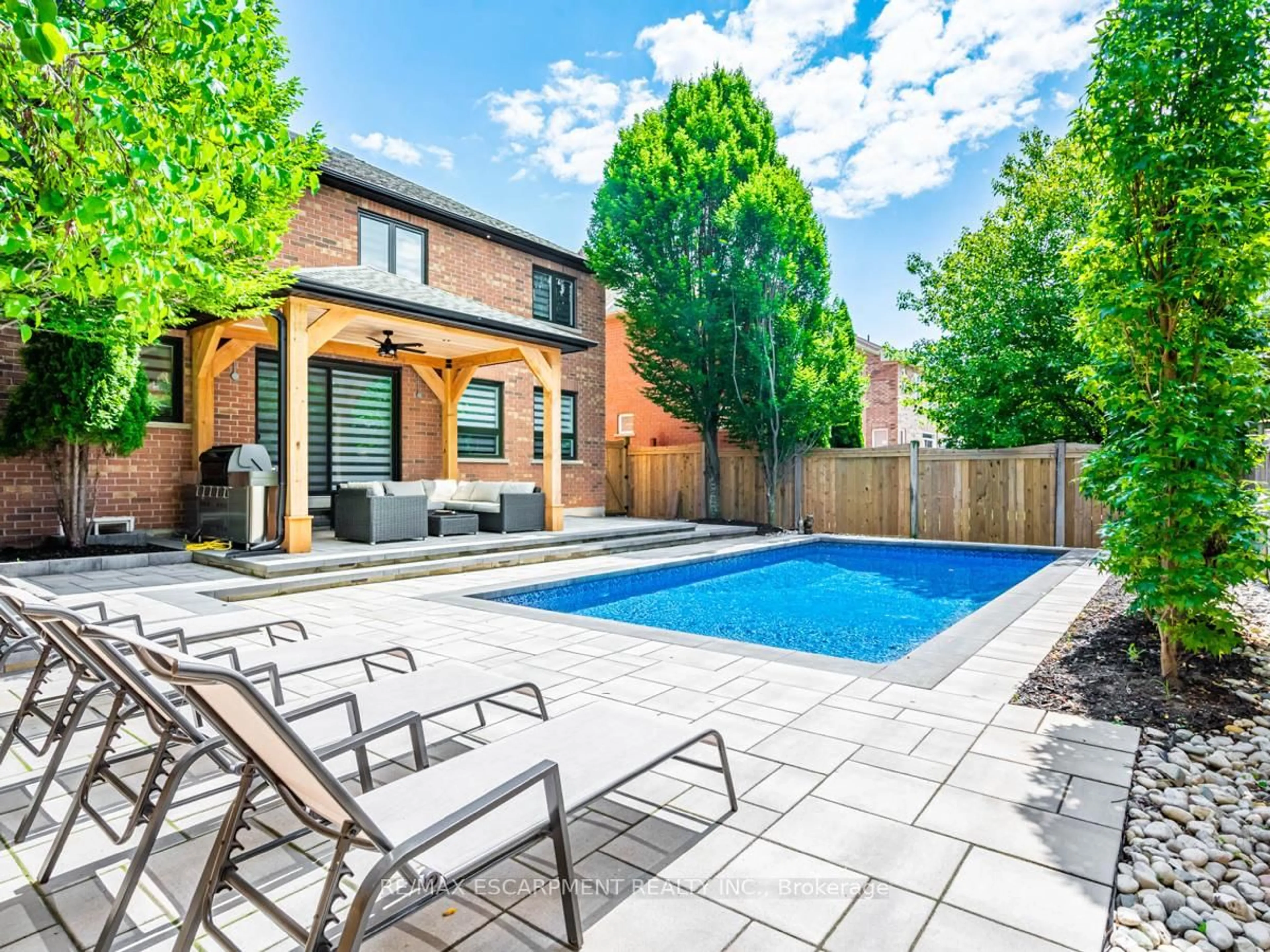 Unknown for 3390 Fox Run Circ, Oakville Ontario L6L 6W4