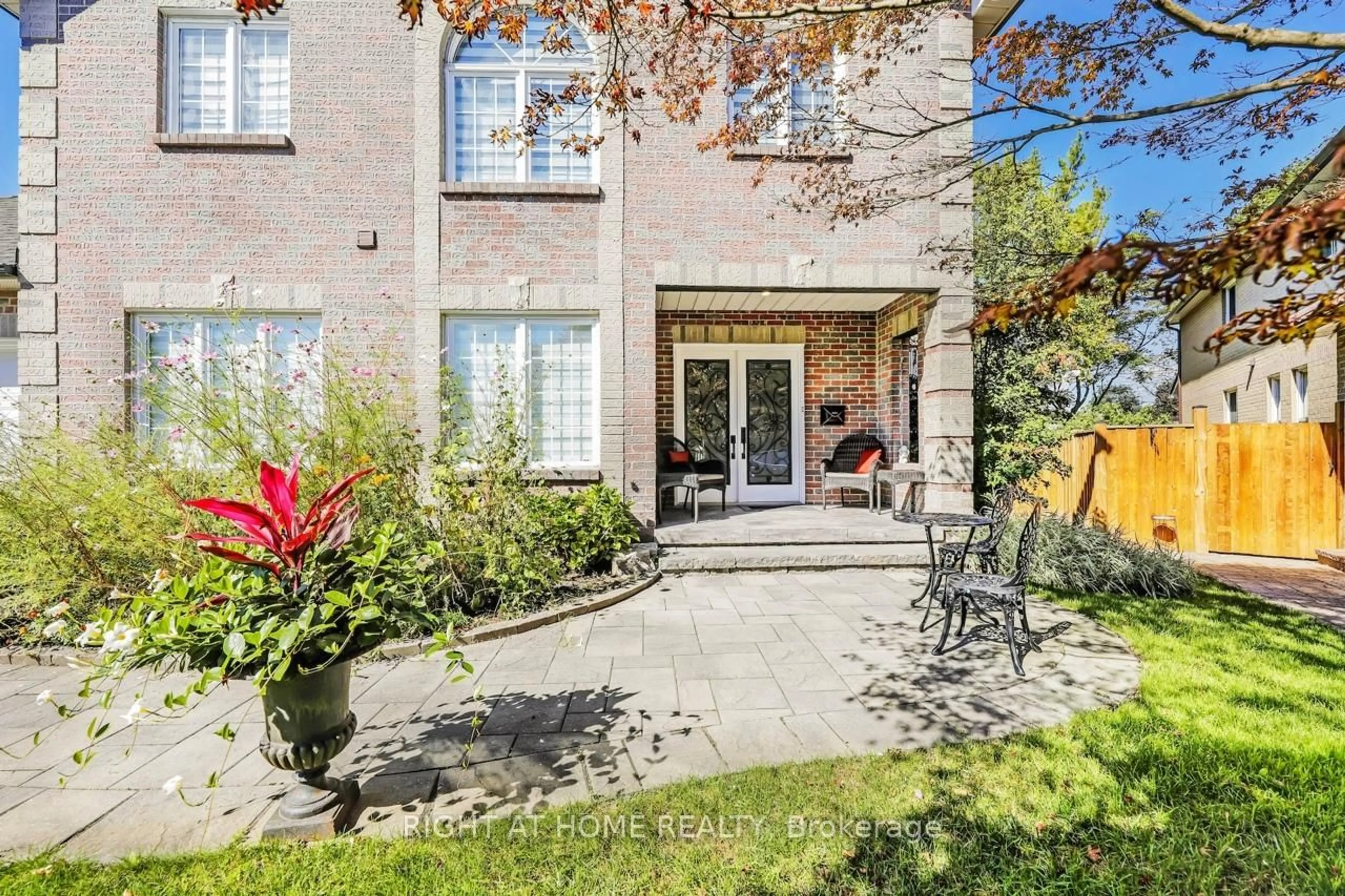 Patio, street for 1665 Asgard Dr, Mississauga Ontario L5E 3G5