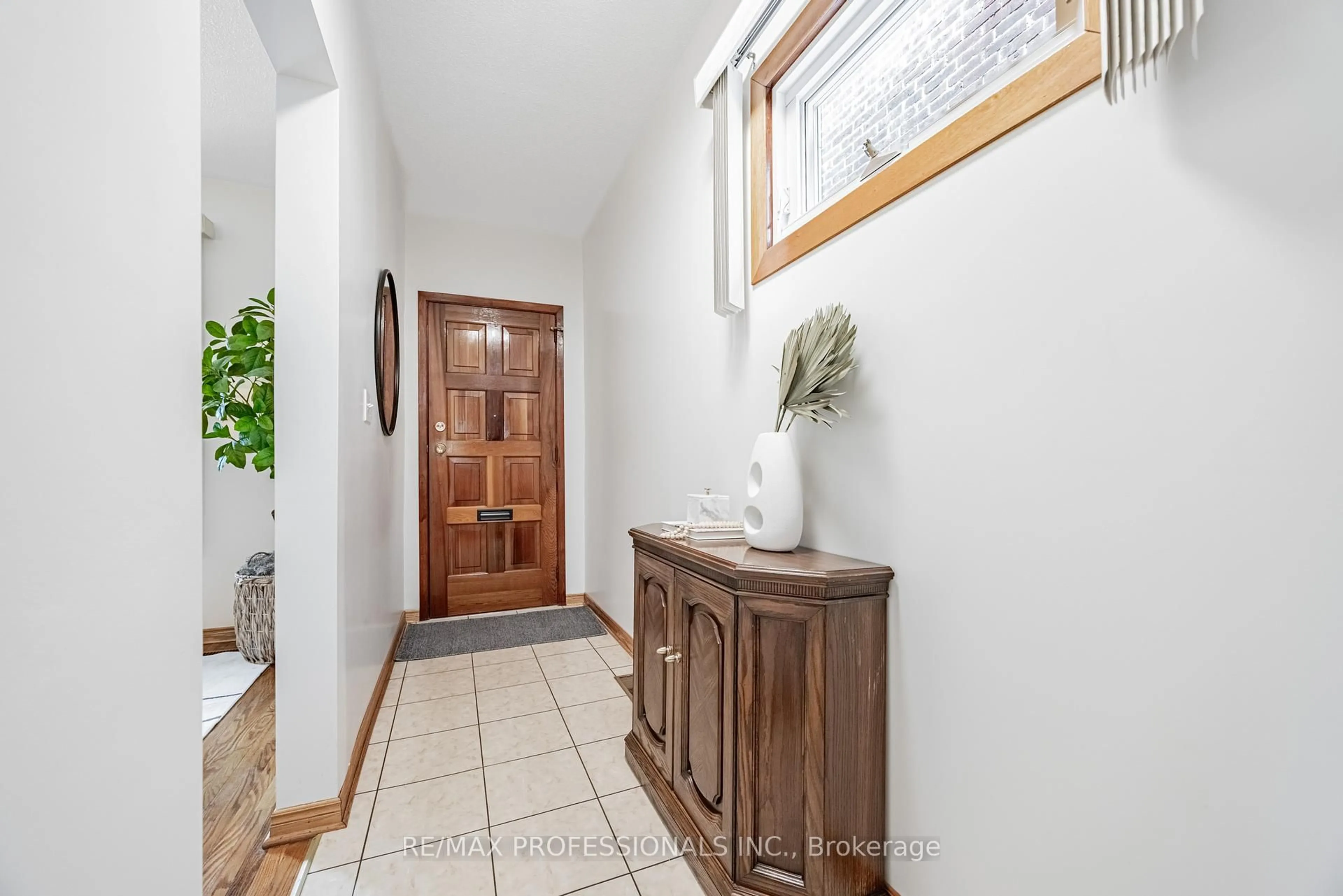 Indoor entryway for 507 Salem Ave, Toronto Ontario M6H 3C9