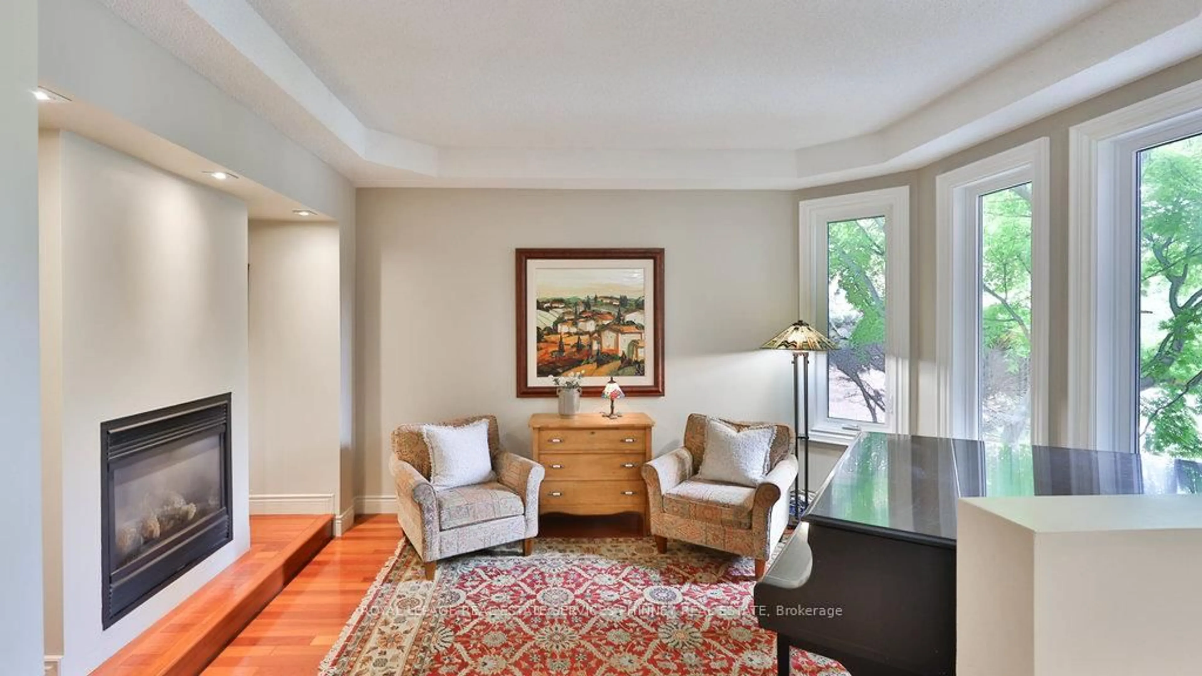 Indoor foyer for 5570 Mcfarren Blvd, Mississauga Ontario L5M 5X8