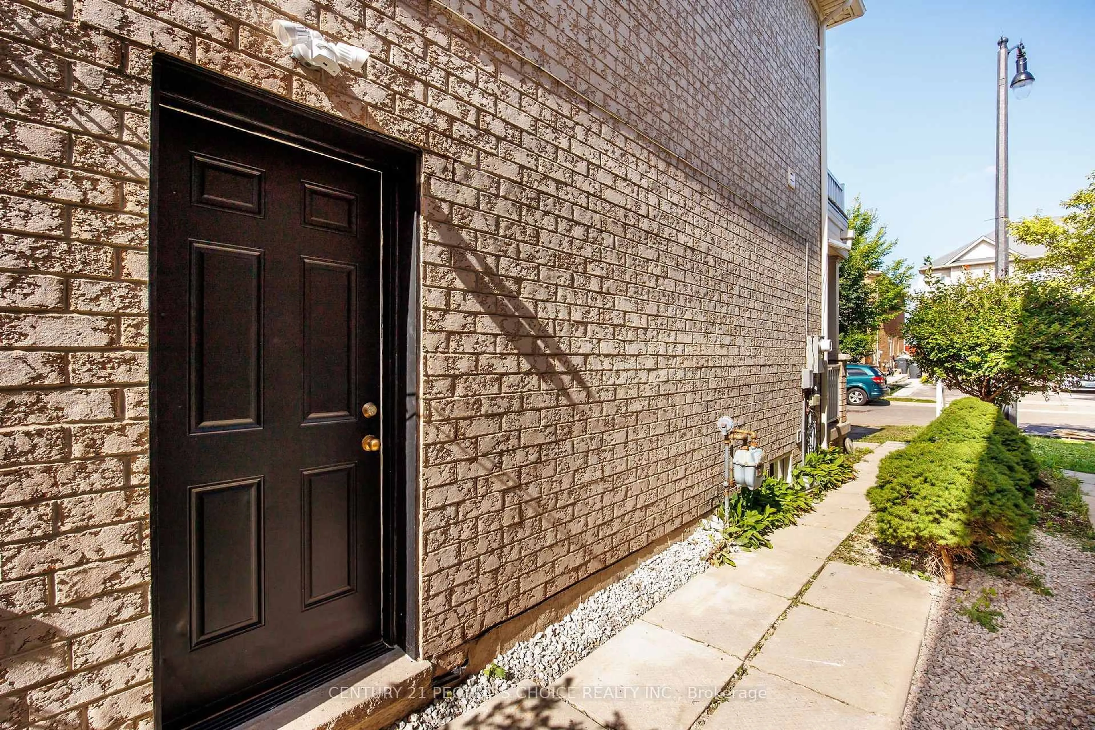 Home with brick exterior material, street for 32 Frenchpark Circ, Brampton Ontario L6X 0Y6