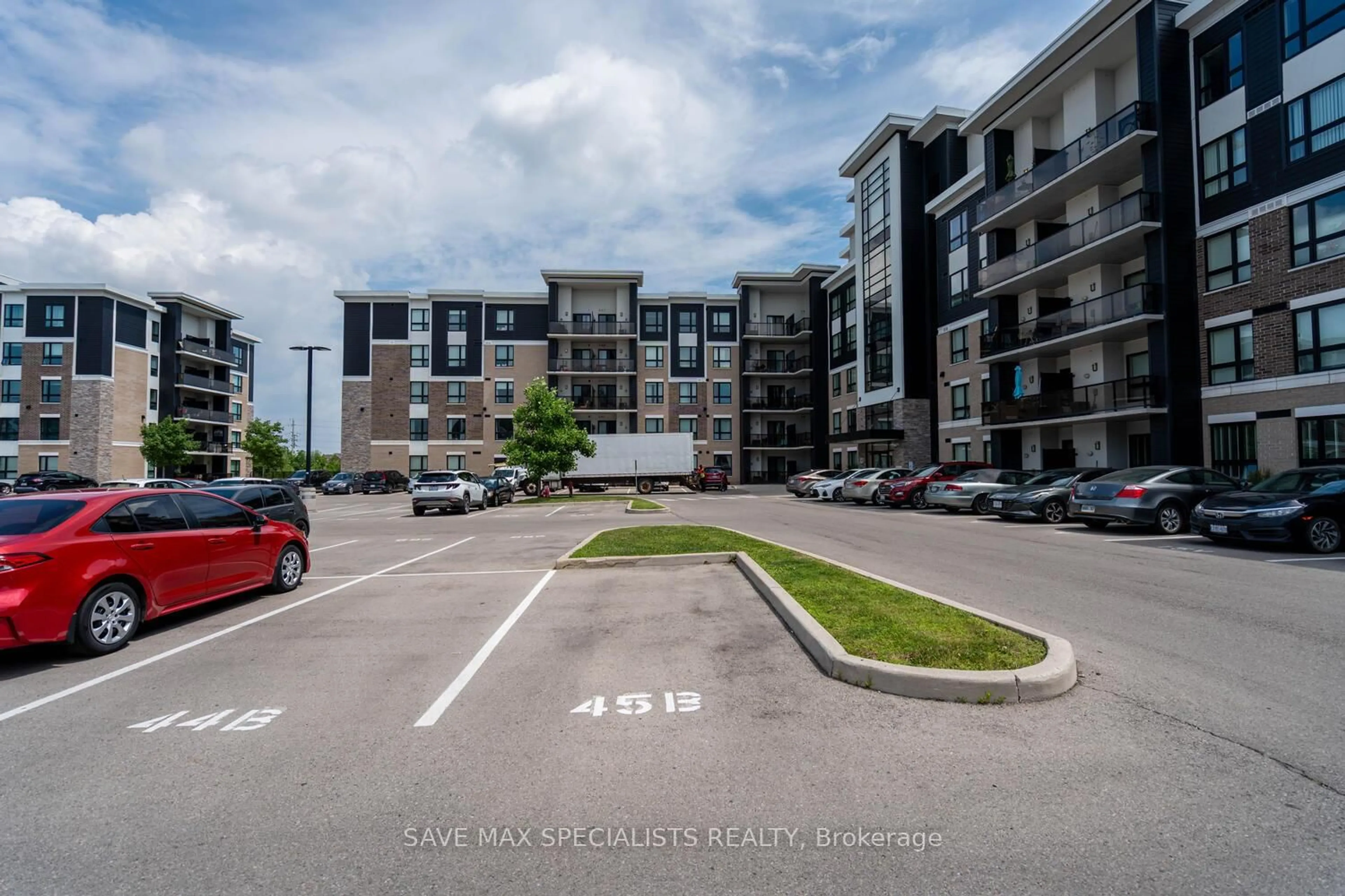 A pic from outside/outdoor area/front of a property/back of a property/a pic from drone, street for 640 Sauve St #422, Milton Ontario L9T 8M4