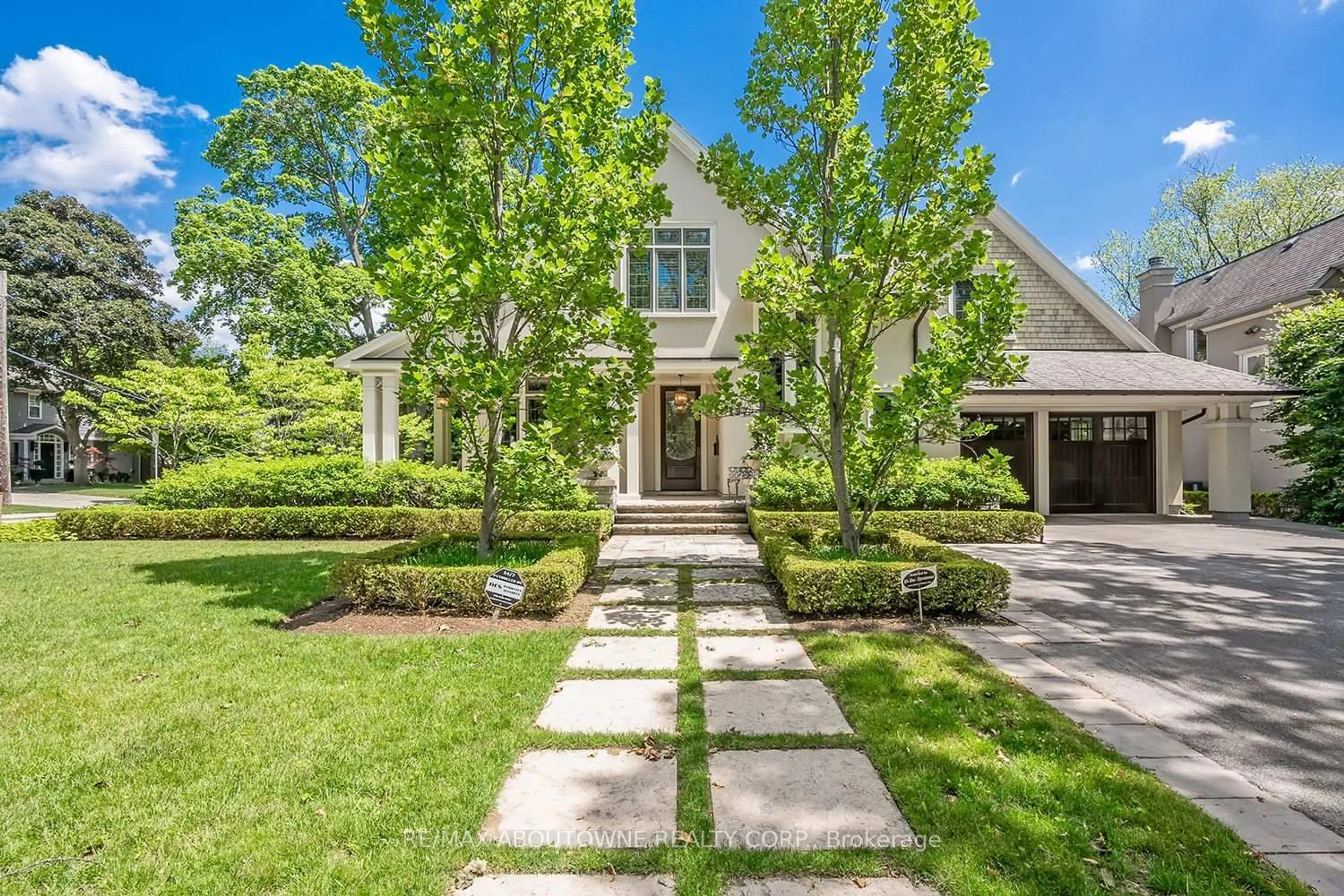 Home with brick exterior material, street for 197 Watson Ave, Oakville Ontario L6J 3T9