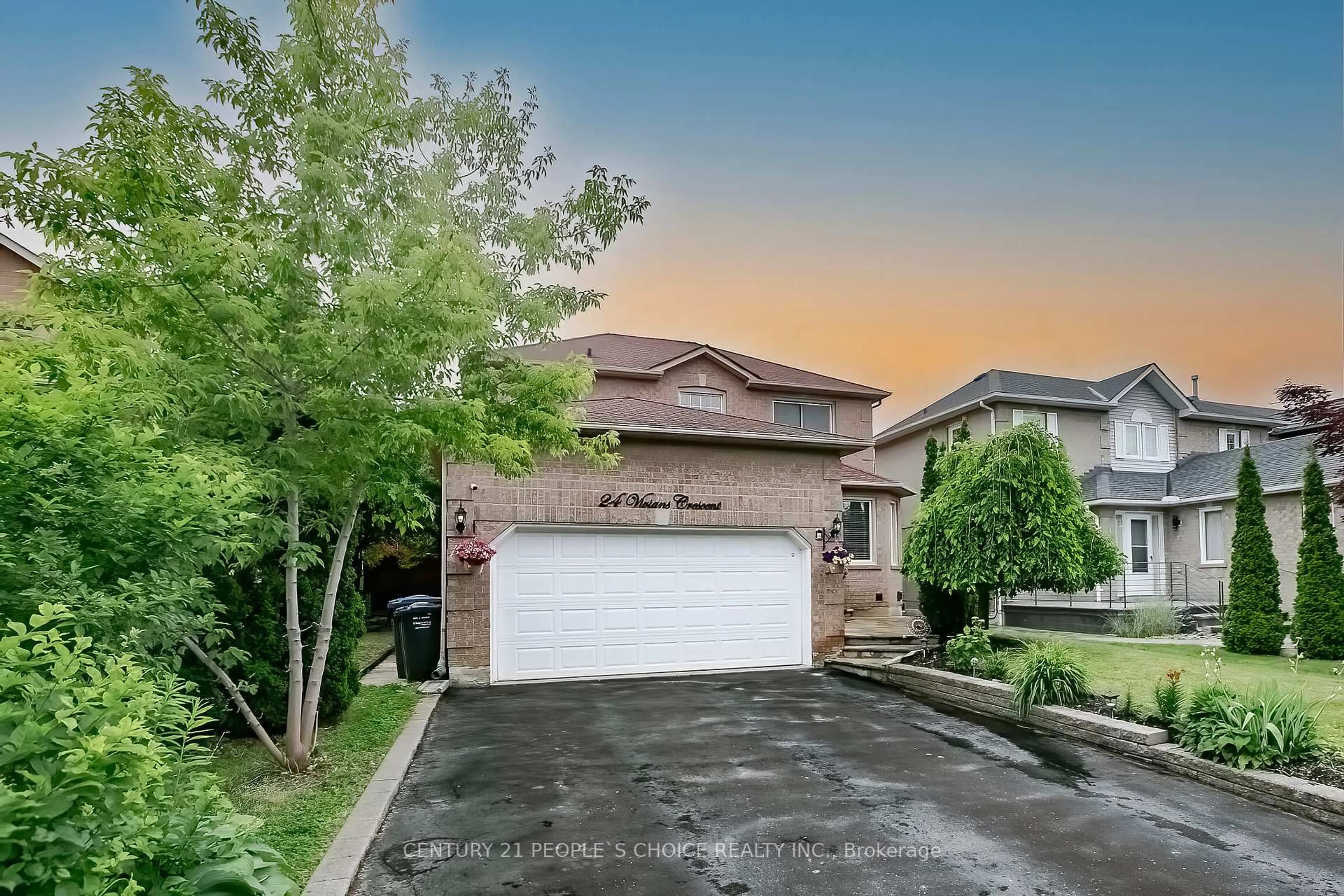 A pic from outside/outdoor area/front of a property/back of a property/a pic from drone, street for 24 Vivians Cres, Brampton Ontario L6Y 4V1