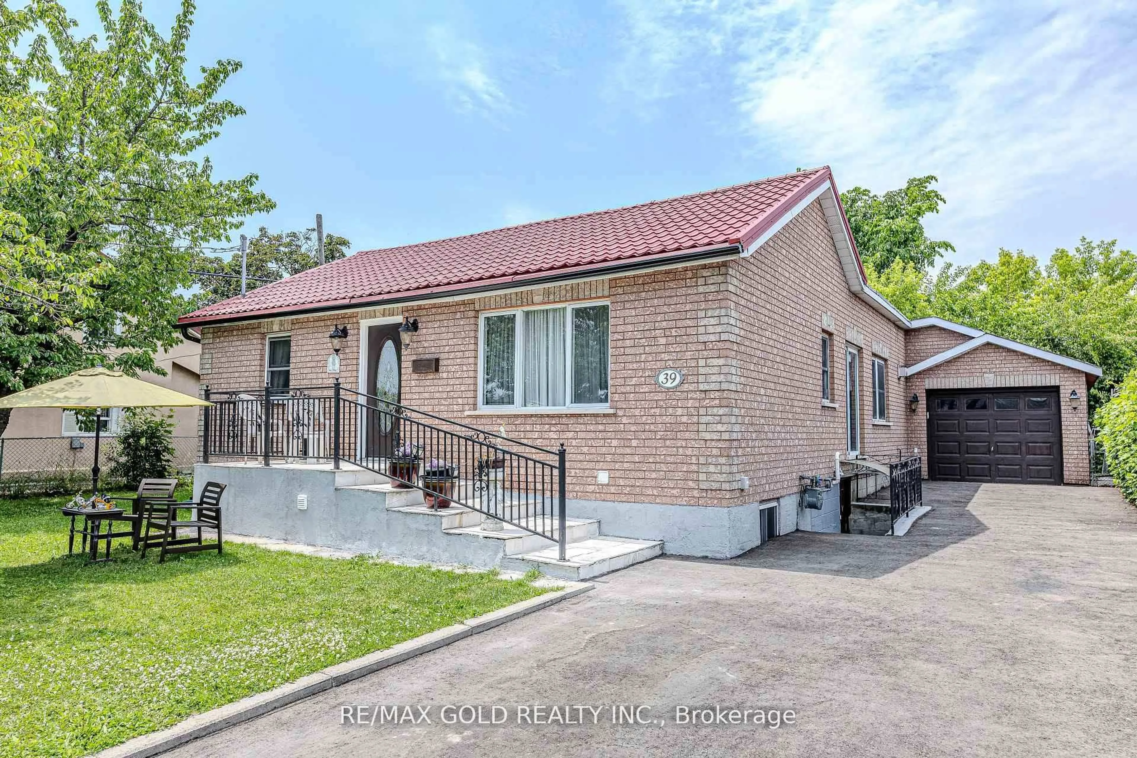 Home with brick exterior material, street for 39 Harrow St, Mississauga Ontario L4T 1J6