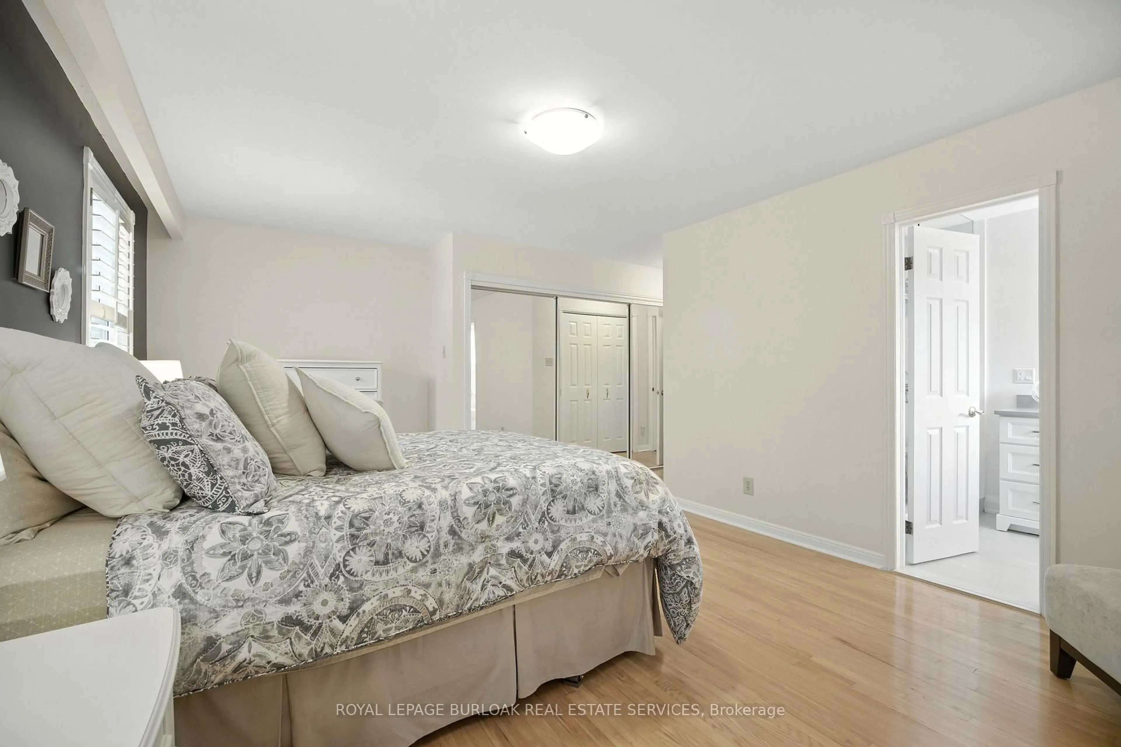 A pic of a room for 511 Limerick Rd, Burlington Ontario L7L 2K5