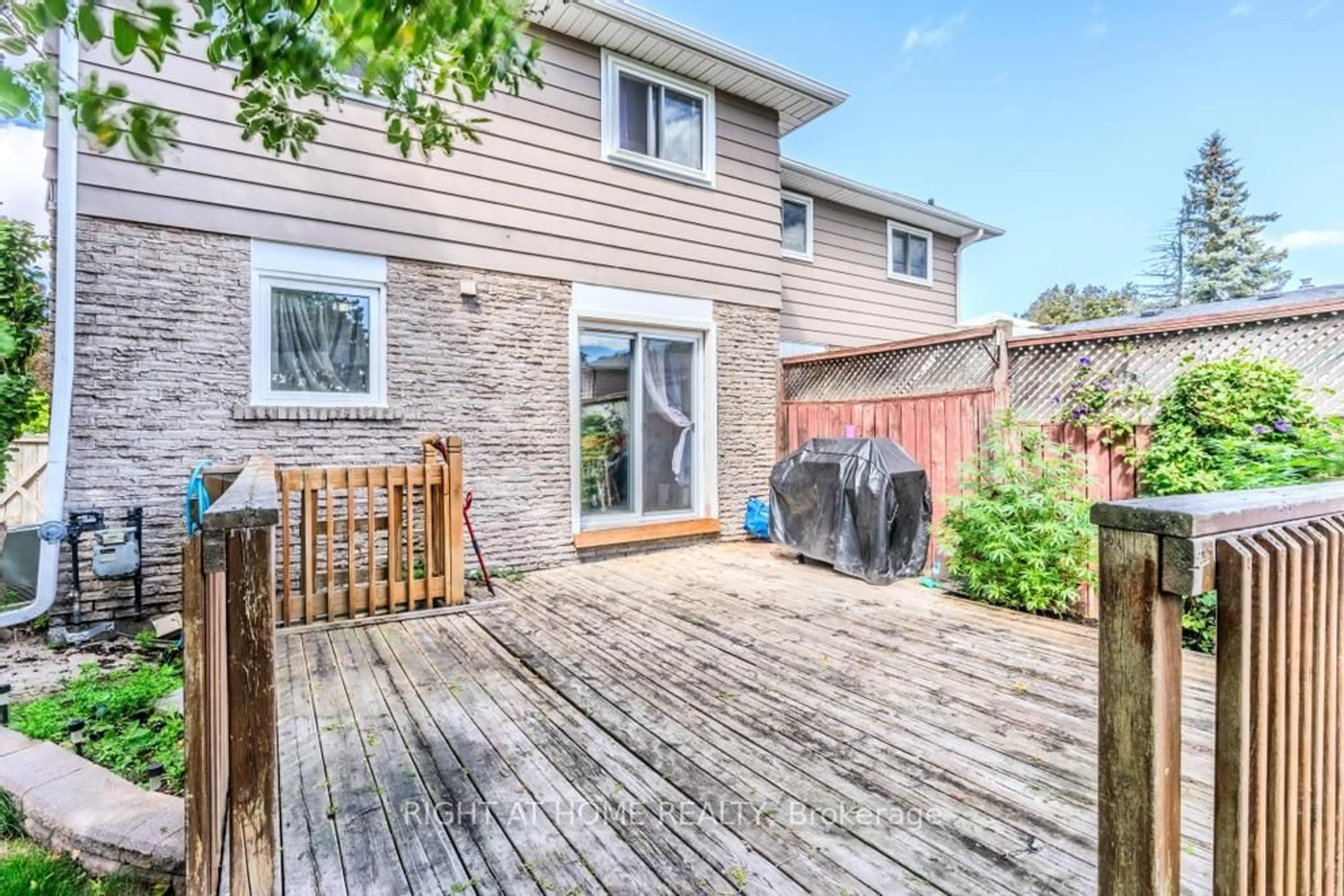 Patio, street for 102 Burbank Cres, Orangeville Ontario L9W 3E7