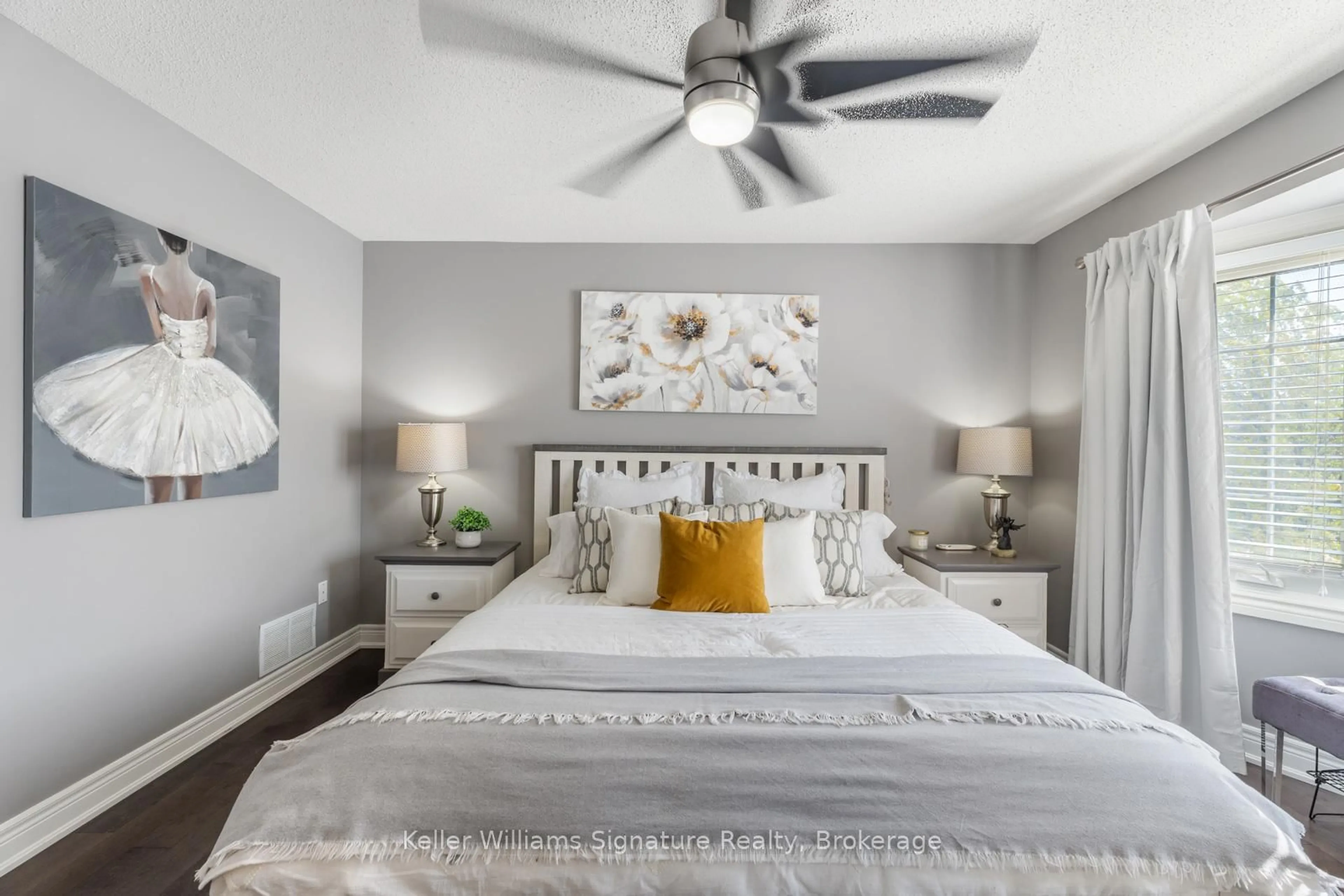 Bedroom with bed, unknown for 4003 Medland Dr, Burlington Ontario L7M 4W7
