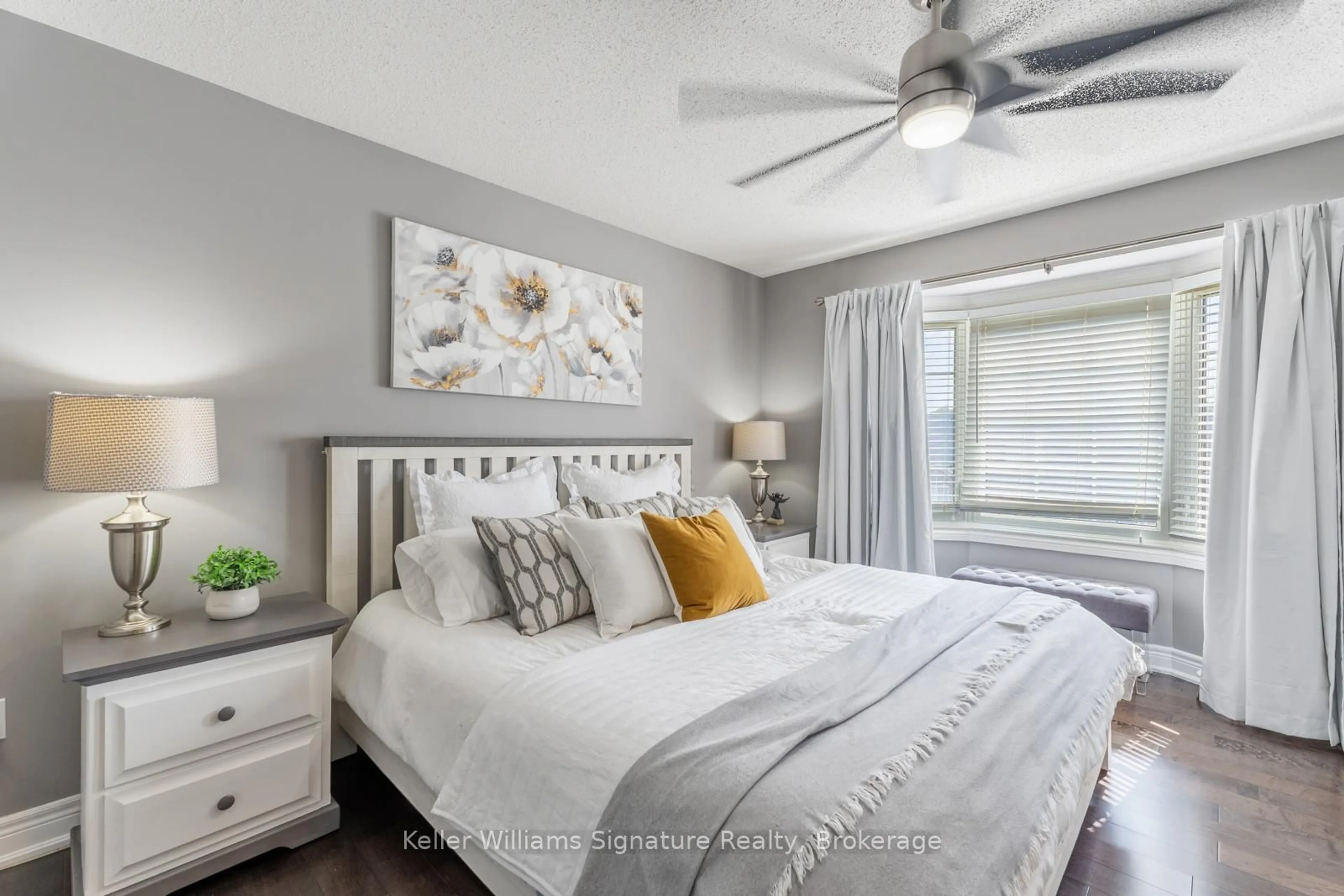 Bedroom with bed, unknown for 4003 Medland Dr, Burlington Ontario L7M 4W7
