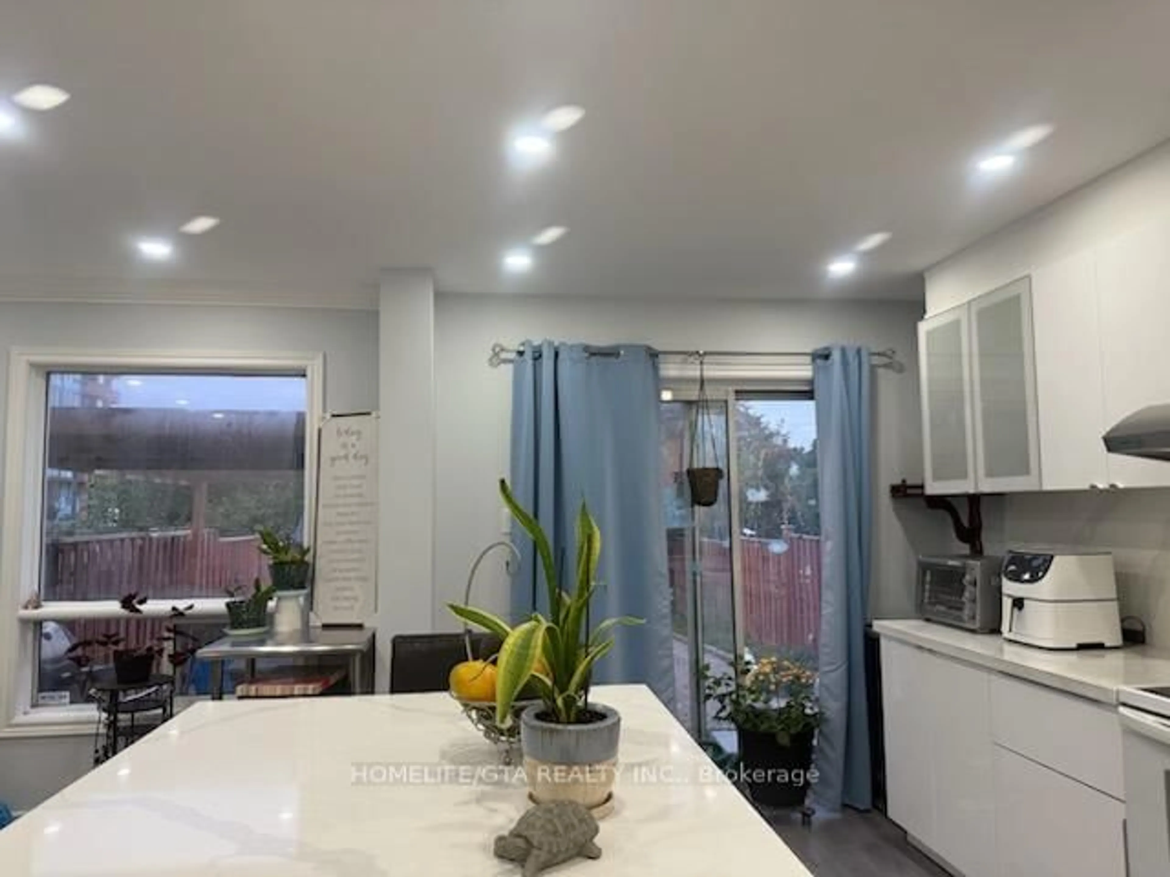 Unknown for 360 Queens Dr, Toronto Ontario M6L 1M5