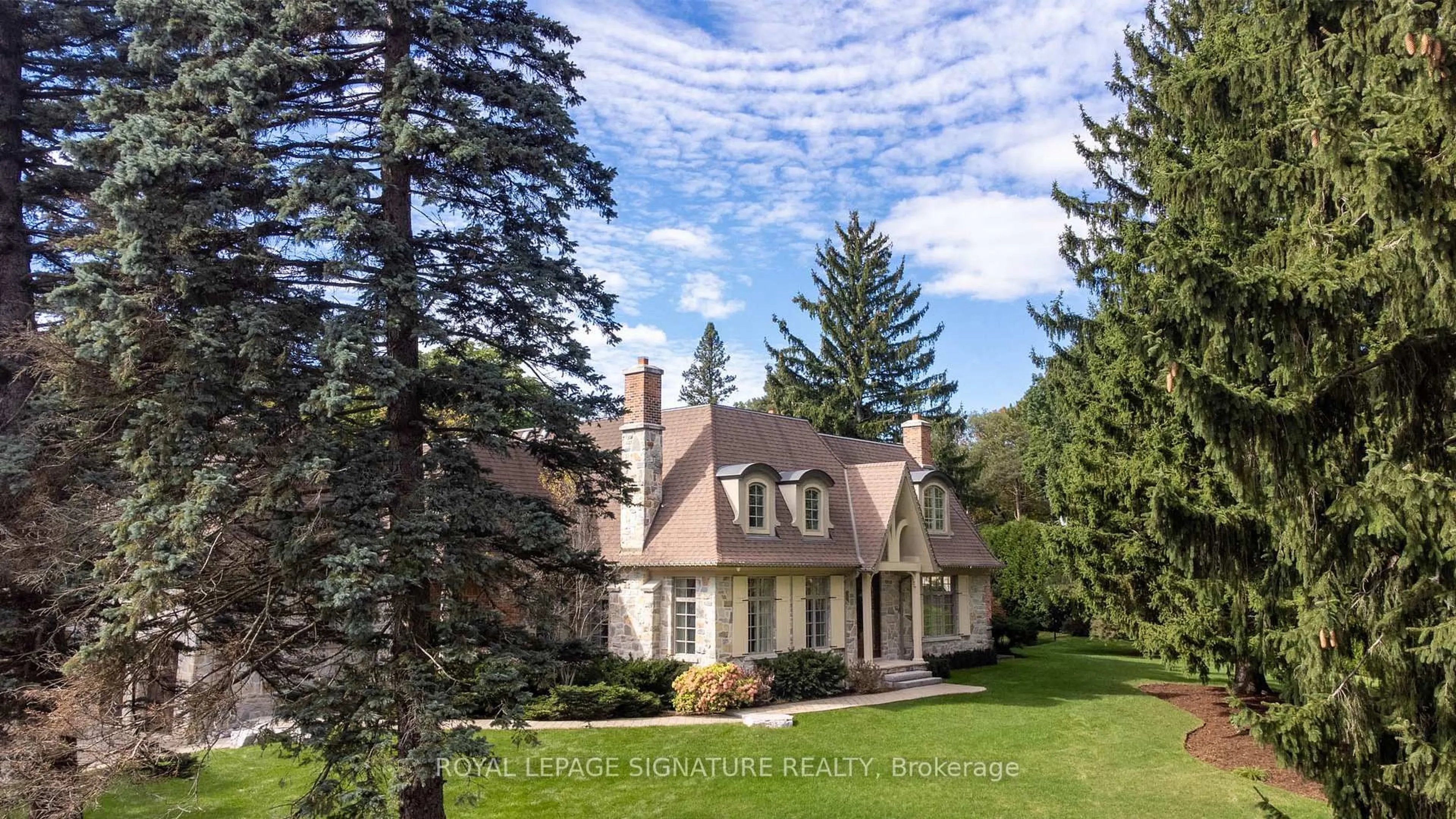 Home with brick exterior material, street for 1161 Tecumseh Park Dr, Mississauga Ontario L5H 2W3
