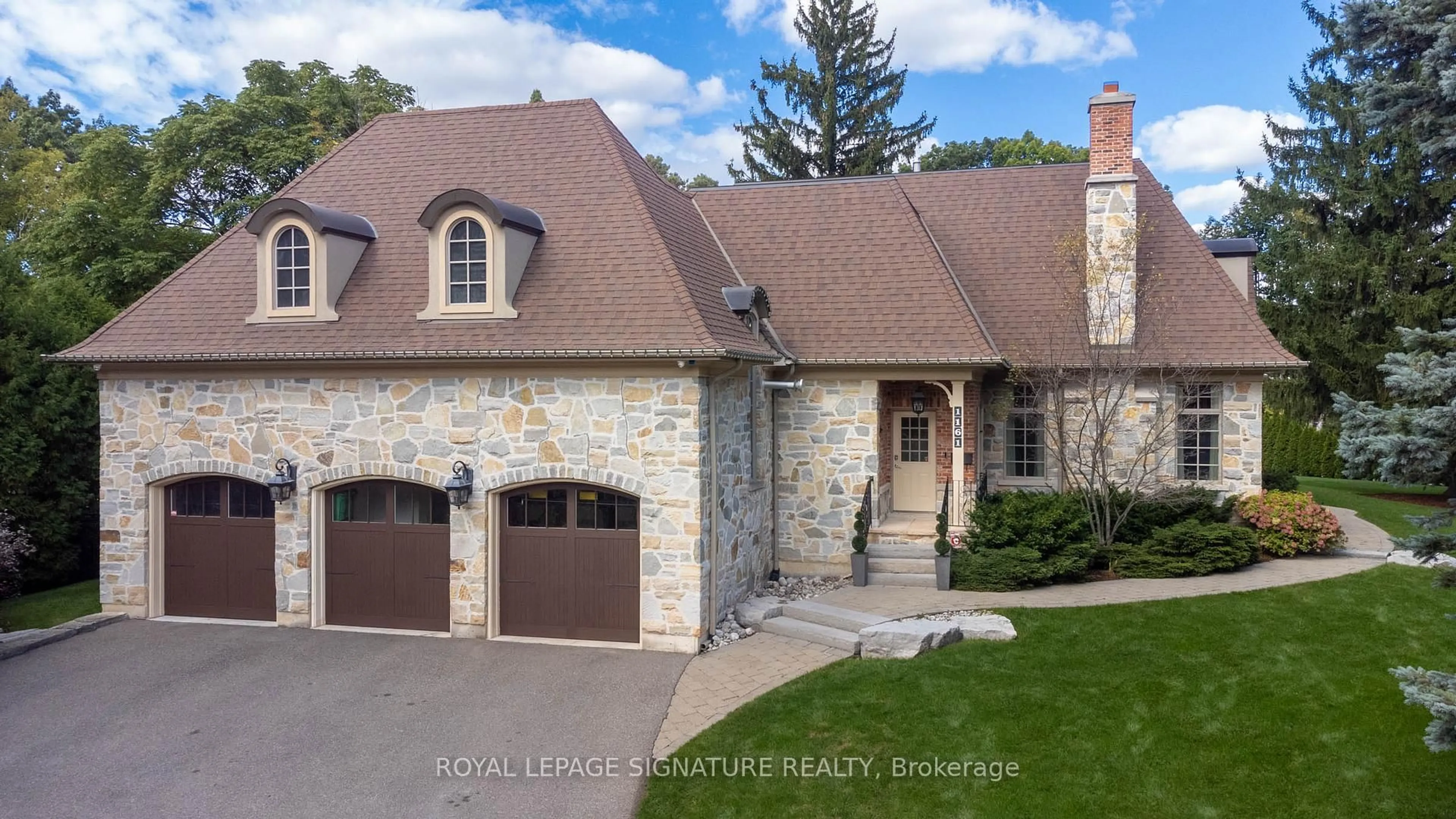 Home with brick exterior material, street for 1161 Tecumseh Park Dr, Mississauga Ontario L5H 2W3