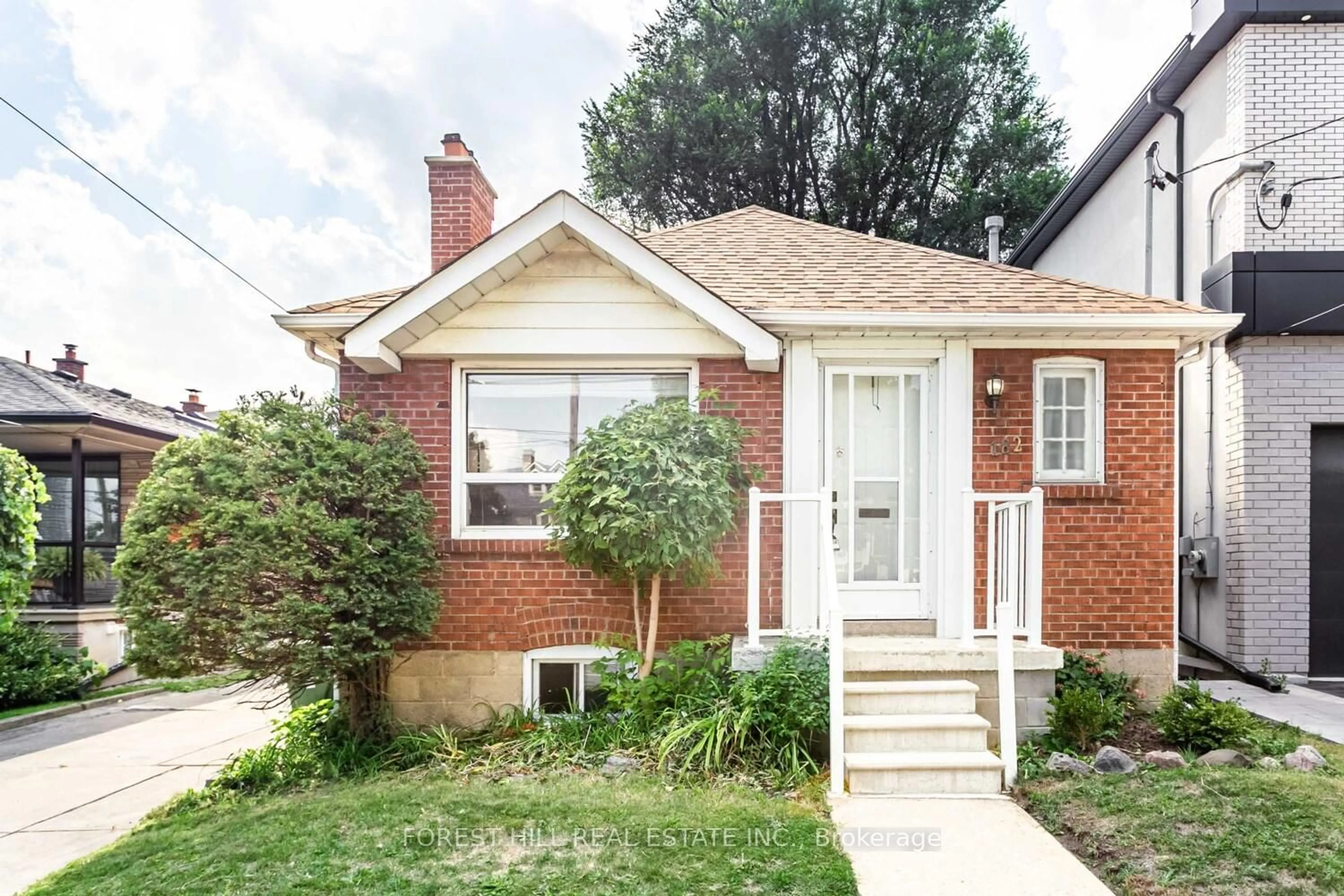 Home with brick exterior material, street for 182 Park Lawn Rd, Toronto Ontario M8Y 3J1