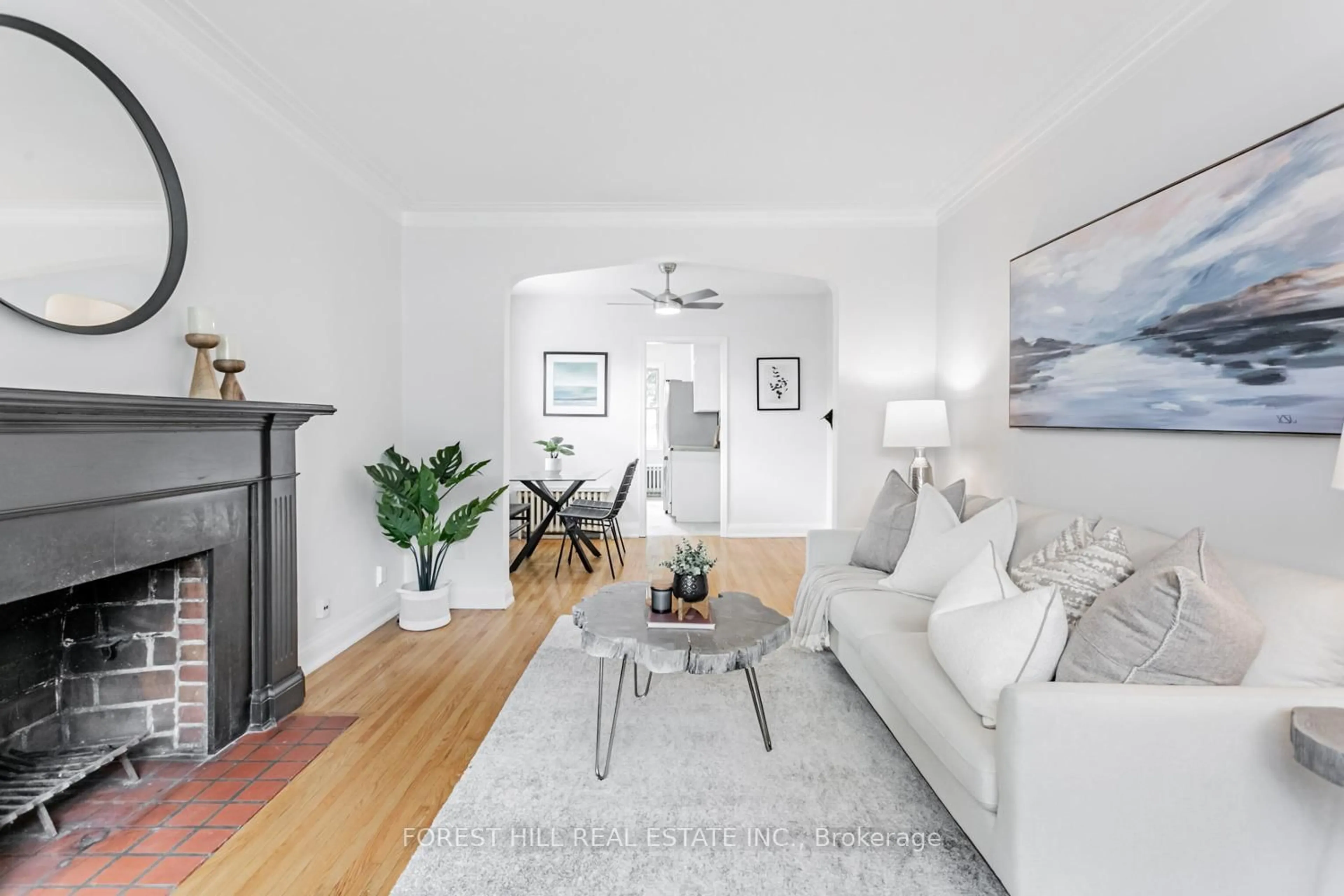 Living room with furniture, unknown for 182 Park Lawn Rd, Toronto Ontario M8Y 3J1