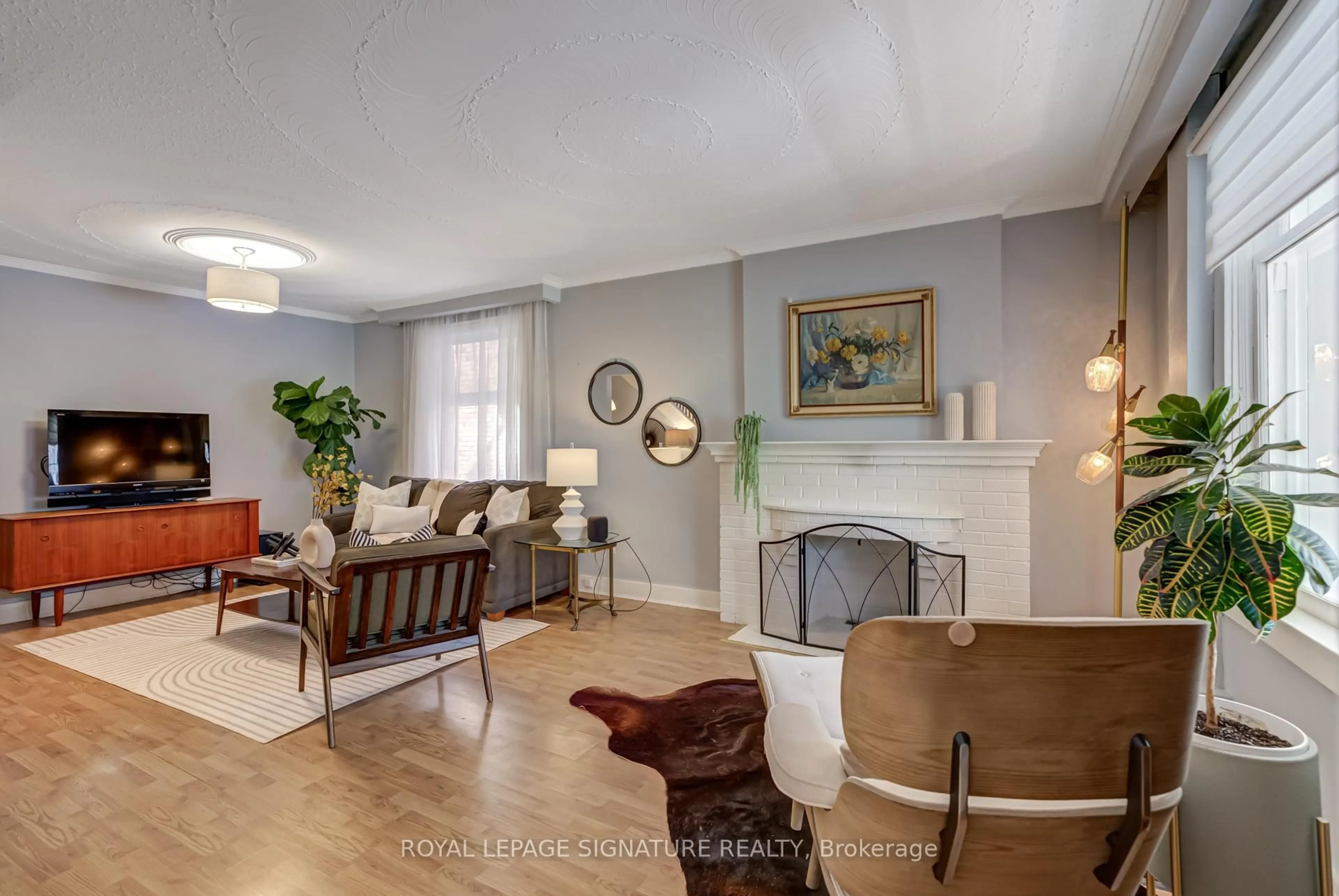 Living room with furniture, unknown for 81 Fourth St, Toronto Ontario M8V 2Y4