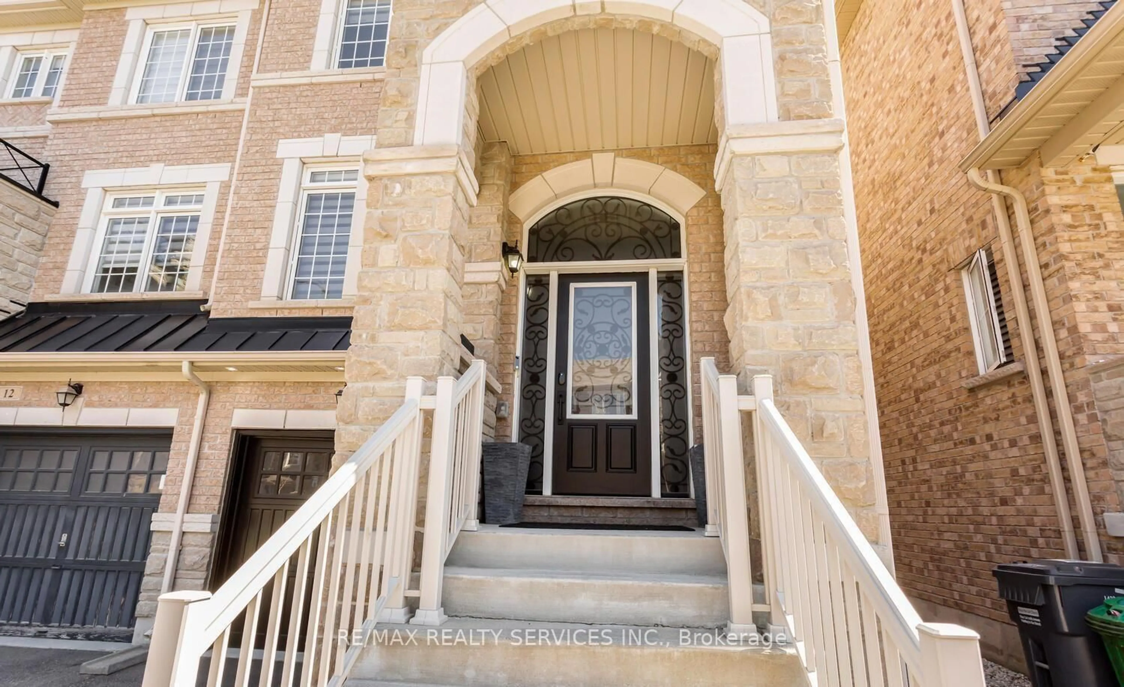 Indoor entryway for 14 Rockman Cres, Brampton Ontario L7A 4A7