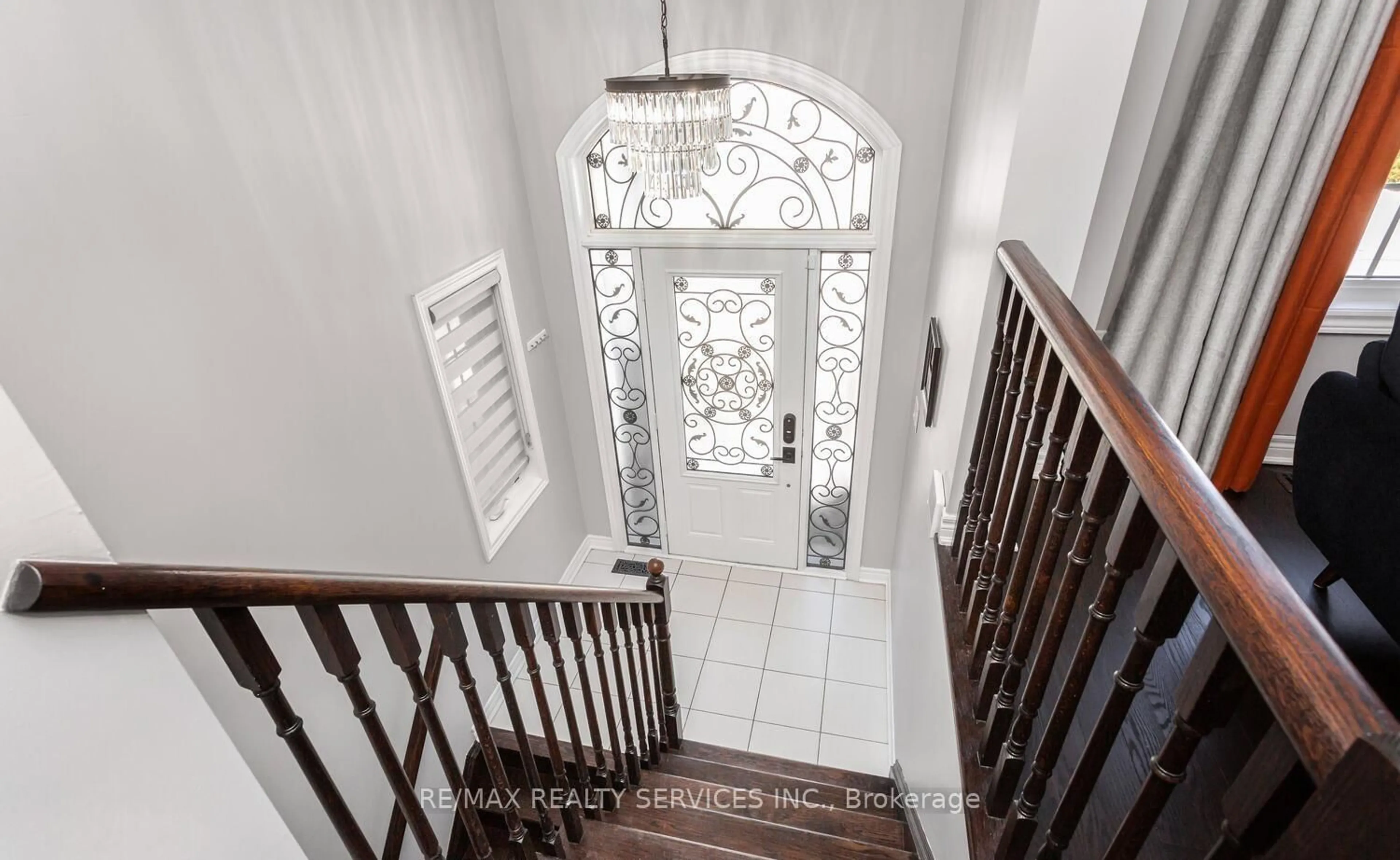 Indoor foyer for 14 Rockman Cres, Brampton Ontario L7A 4A7