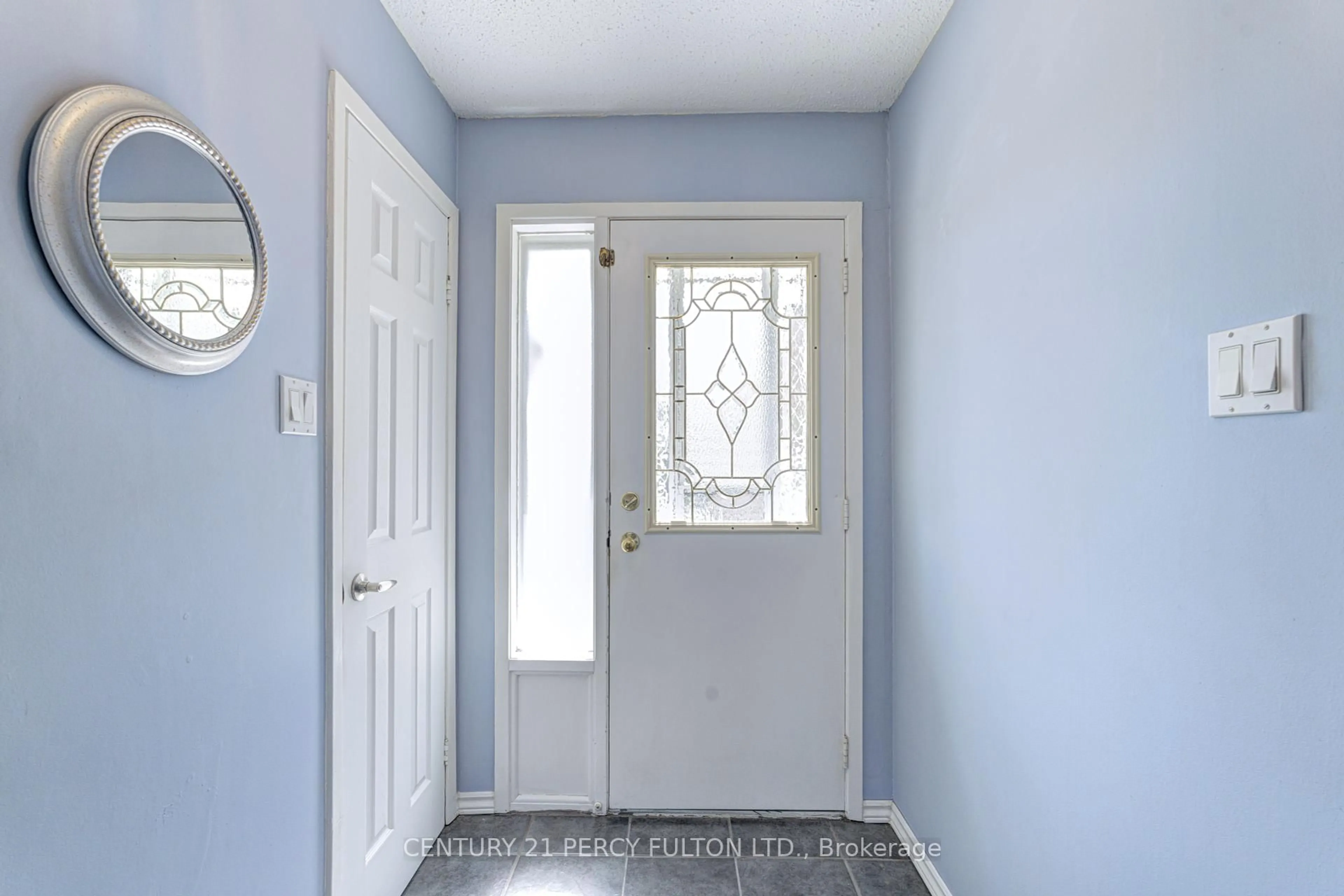 Indoor entryway for 212 Royal Salisbury Way, Brampton Ontario L6V 3J9