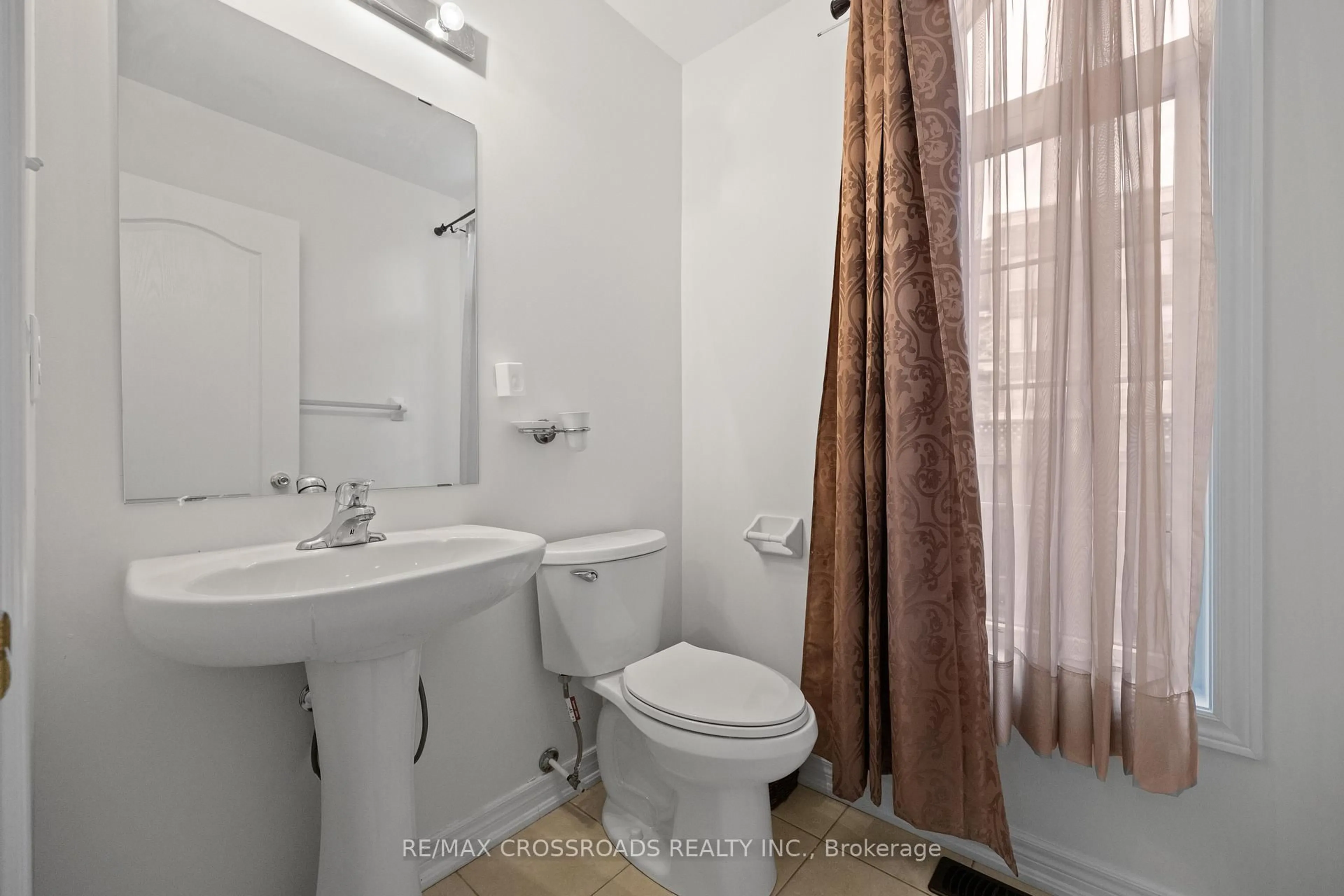 Standard bathroom, unknown for 118 Mary Chapman Blvd, Toronto Ontario M9M 0B3