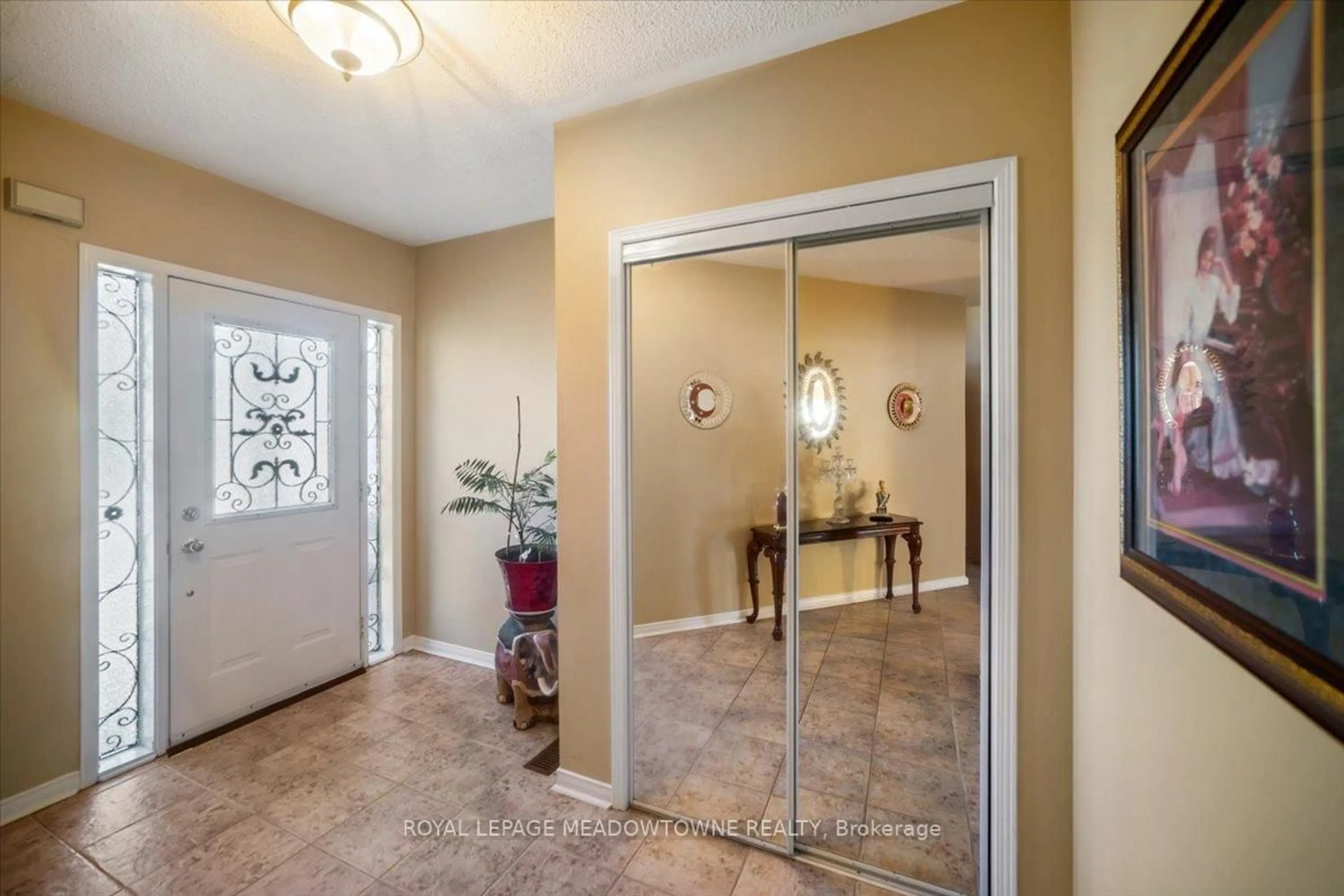 Indoor entryway for 13 Albright Rd, Brampton Ontario L6X 5C8