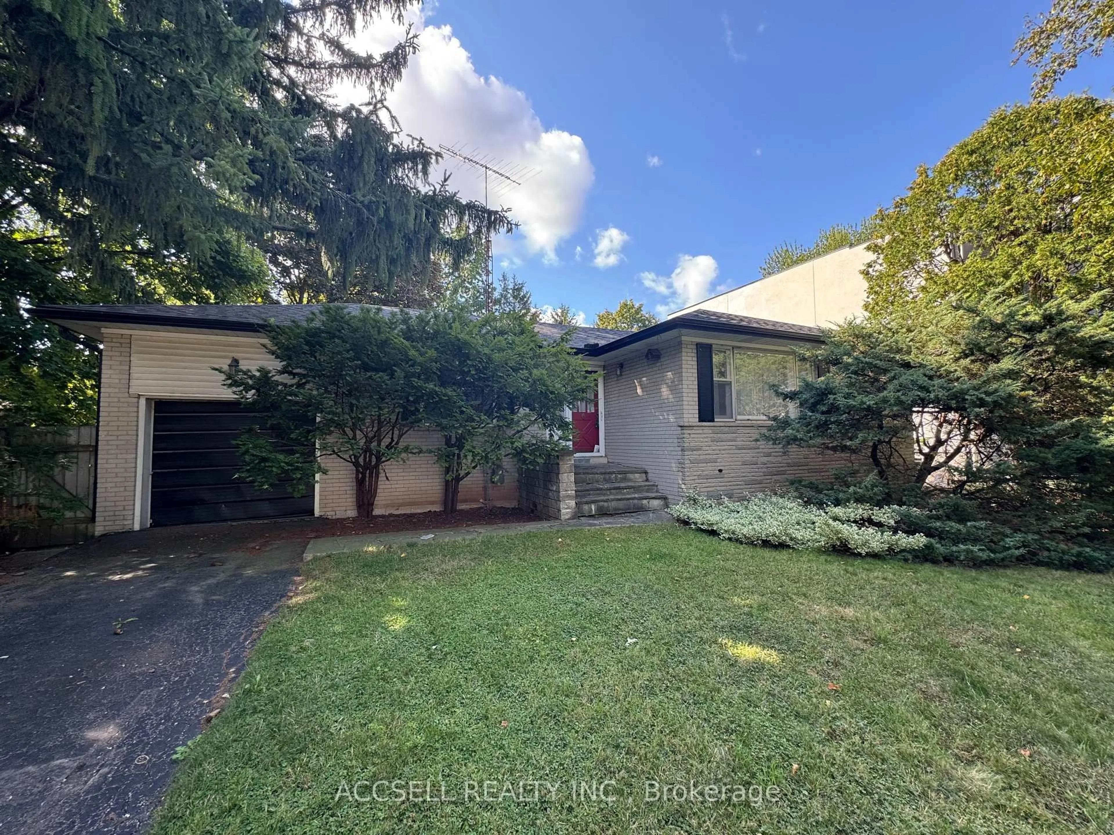 A pic from outside/outdoor area/front of a property/back of a property/a pic from drone, street for 1358 Sedgewick Cres, Oakville Ontario L6L 1X8