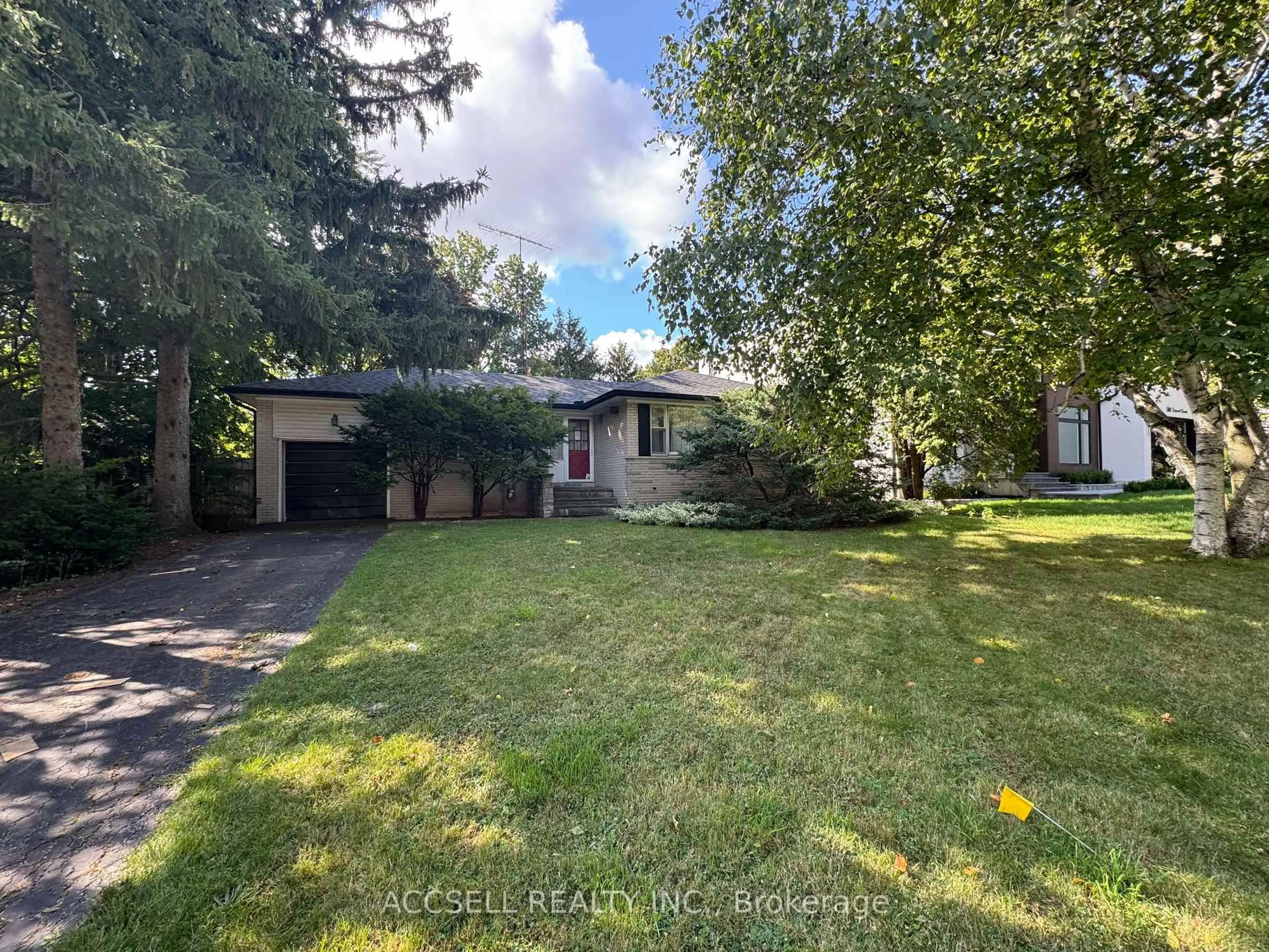 A pic from outside/outdoor area/front of a property/back of a property/a pic from drone, street for 1358 Sedgewick Cres, Oakville Ontario L6L 1X8